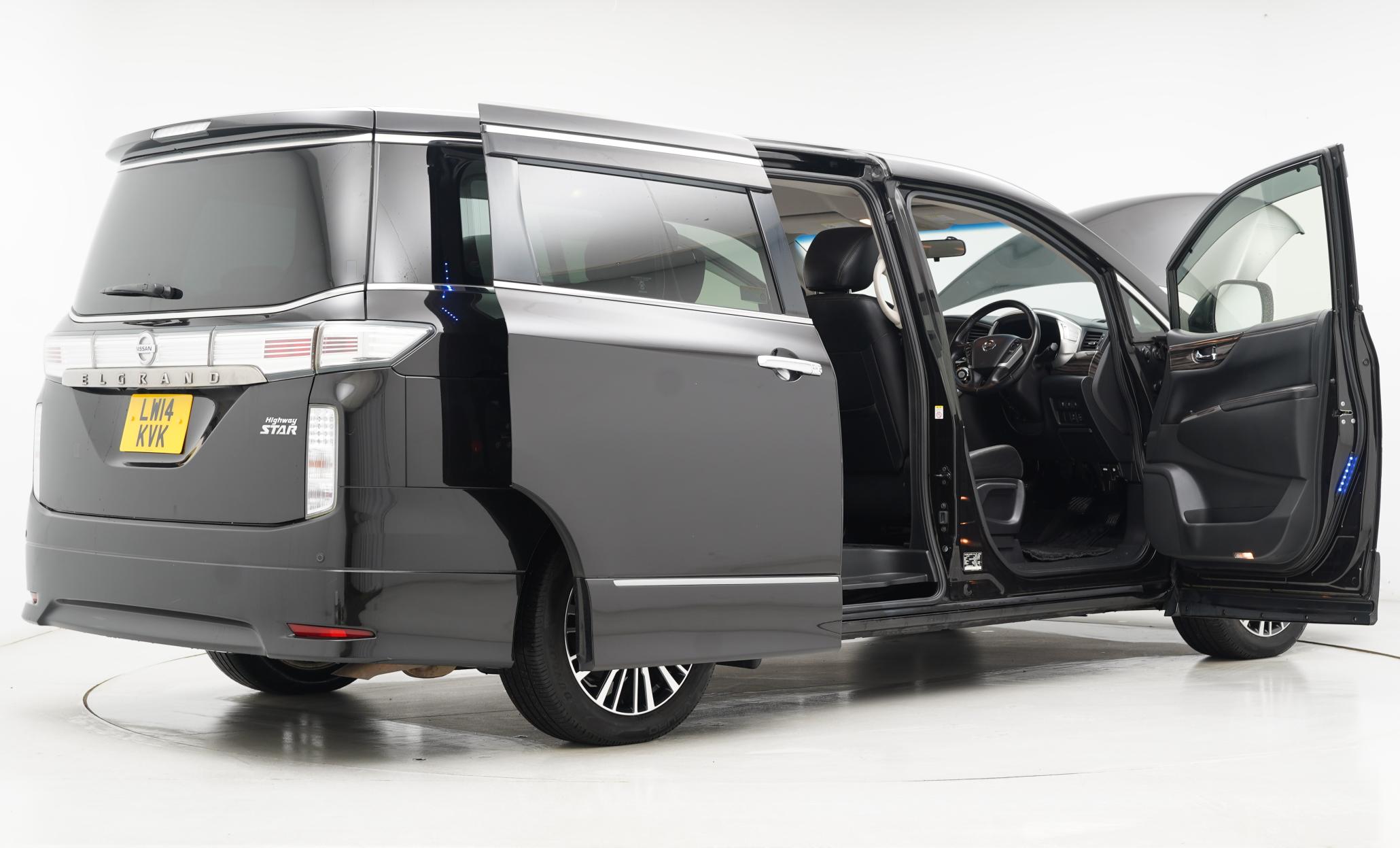 Nissan Elgrand HIGHWAY STAR