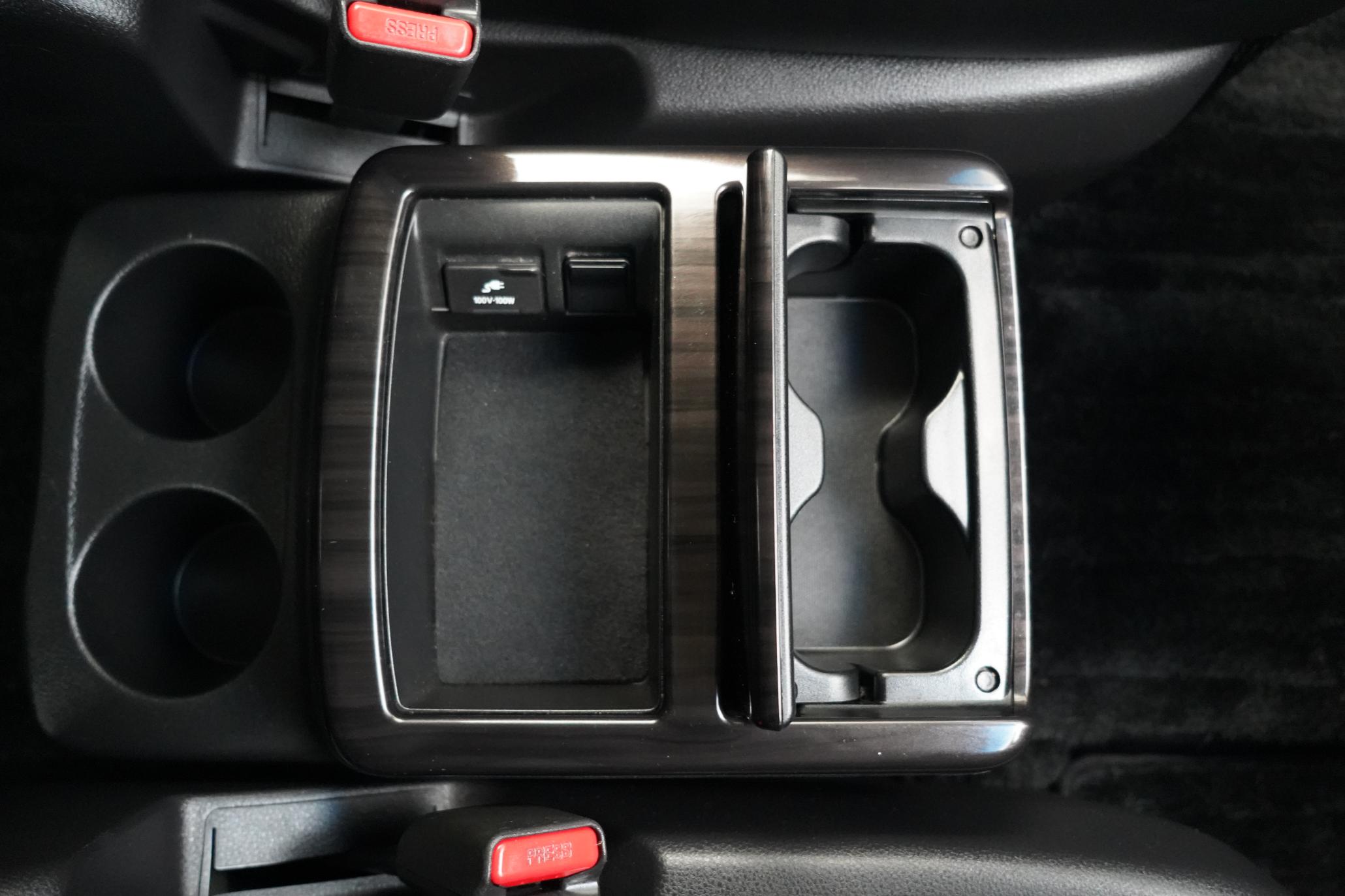 Nissan Elgrand HIGHWAY STAR