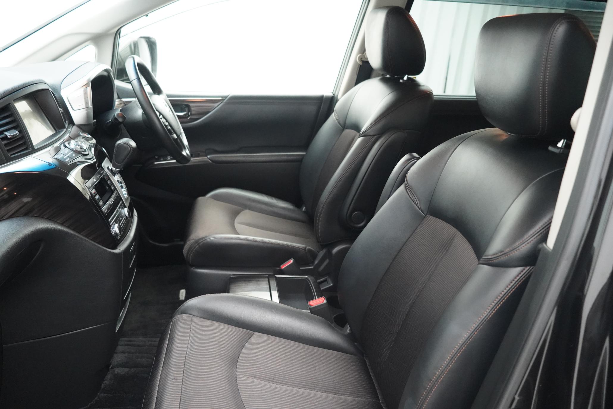 Nissan Elgrand HIGHWAY STAR