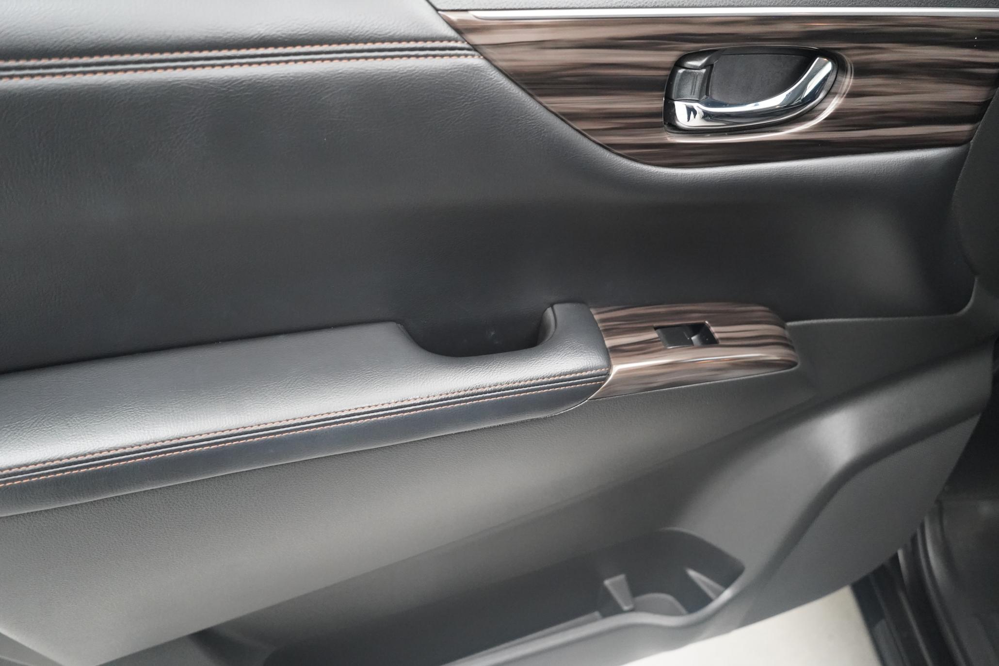 Nissan Elgrand HIGHWAY STAR