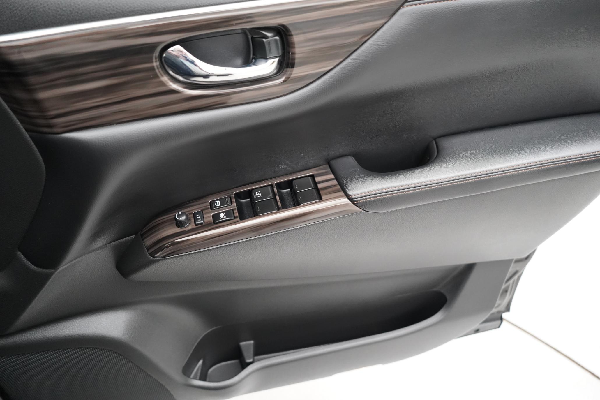 Nissan Elgrand HIGHWAY STAR