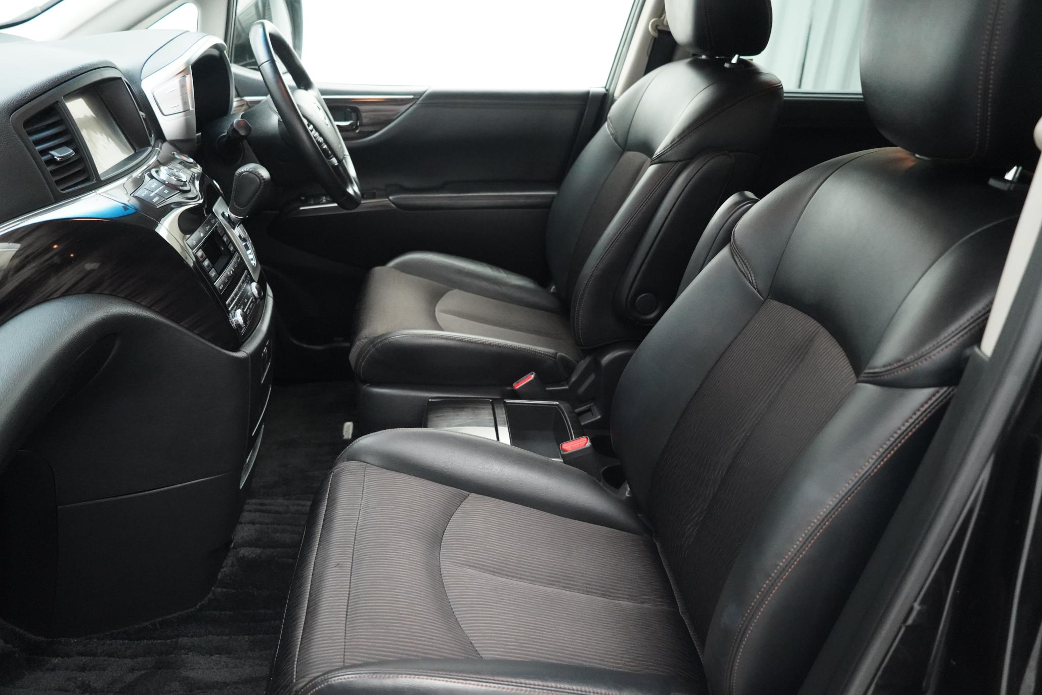 Nissan Elgrand HIGHWAY STAR