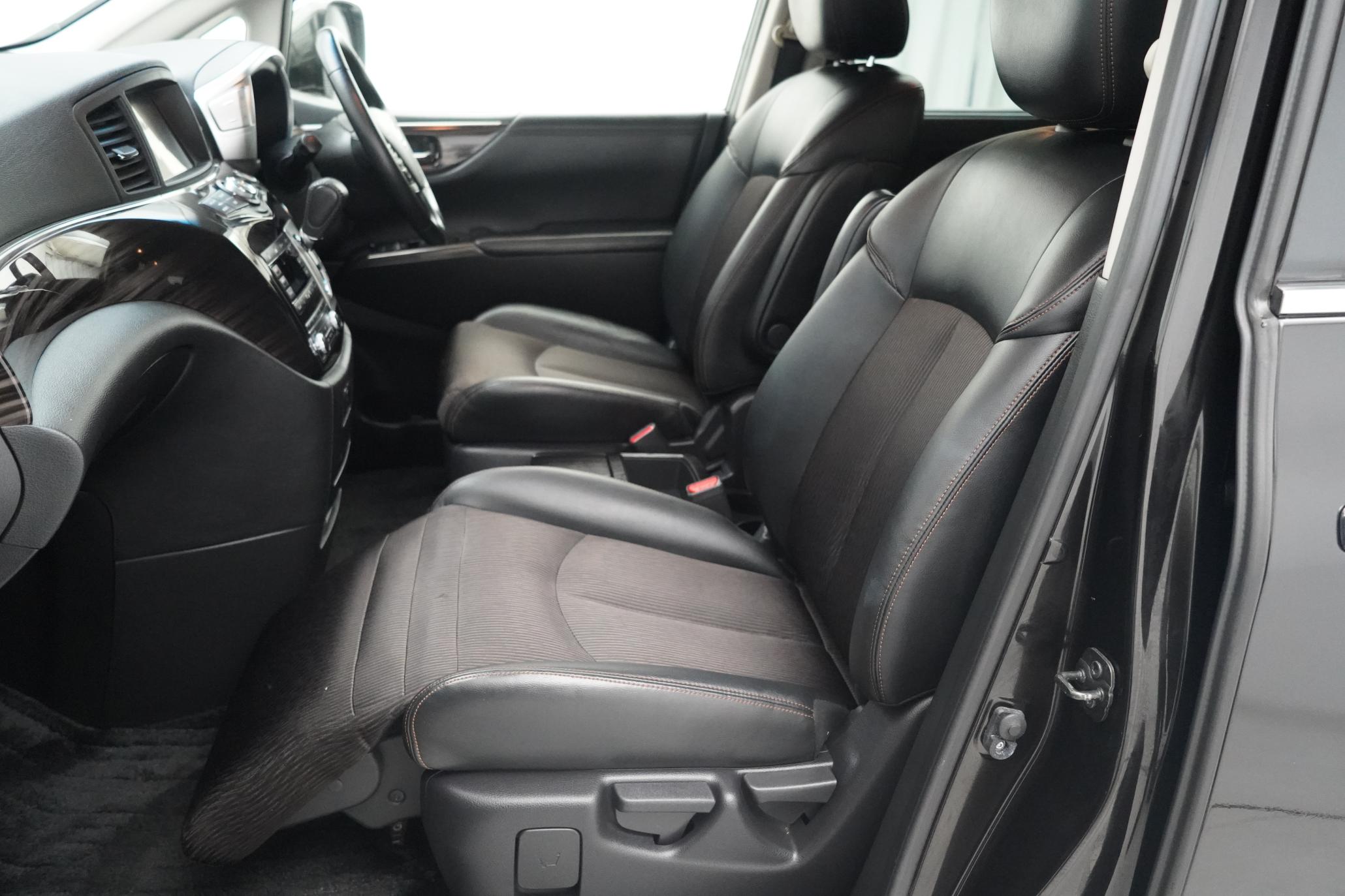 Nissan Elgrand HIGHWAY STAR