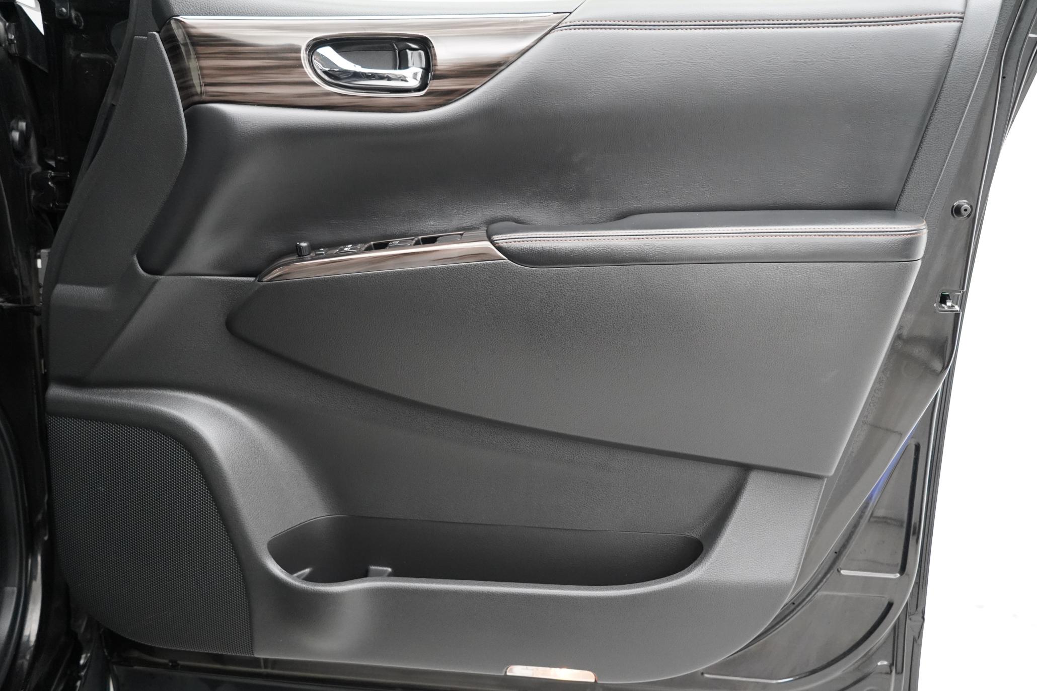 Nissan Elgrand HIGHWAY STAR