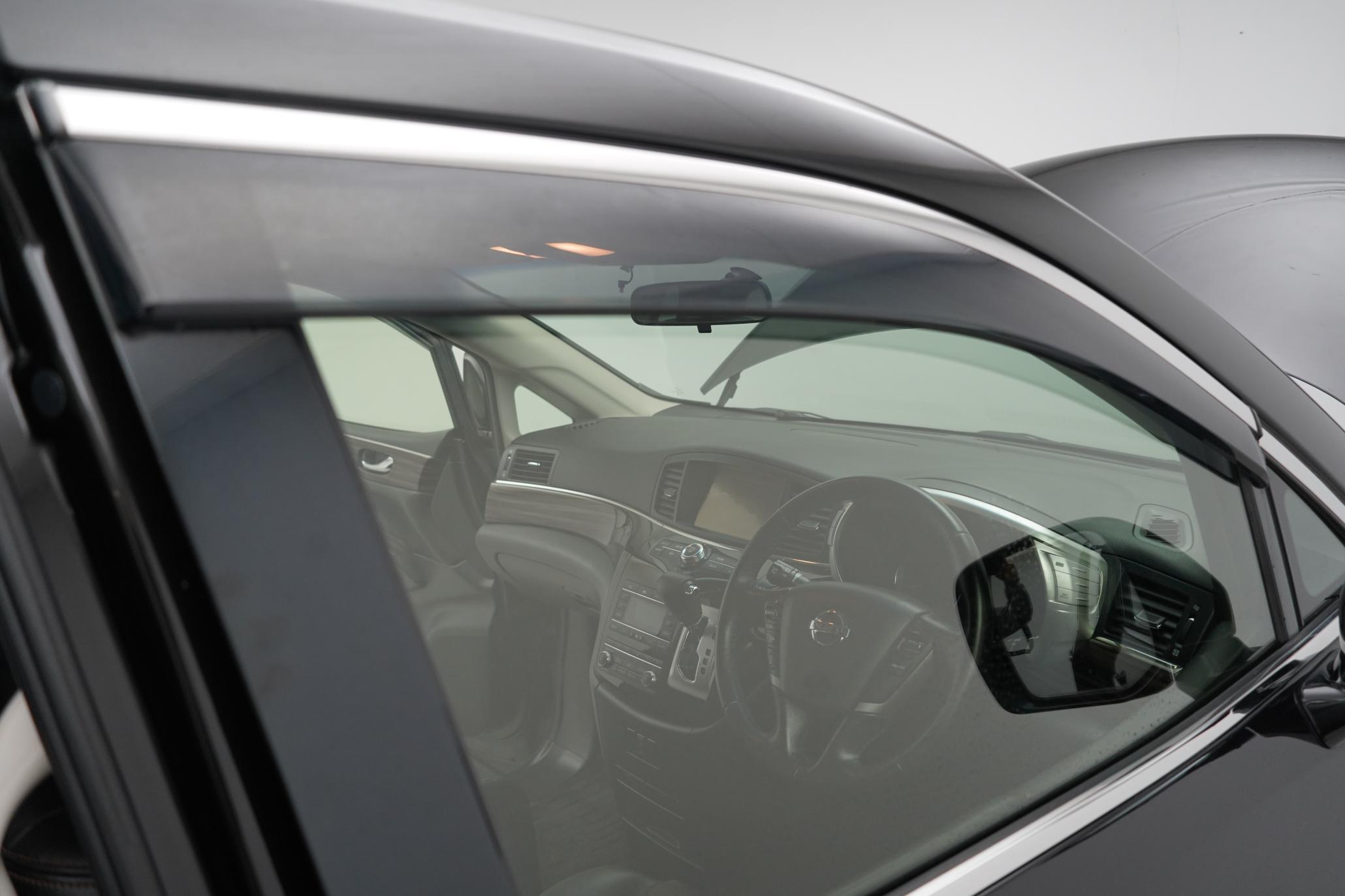 Nissan Elgrand HIGHWAY STAR