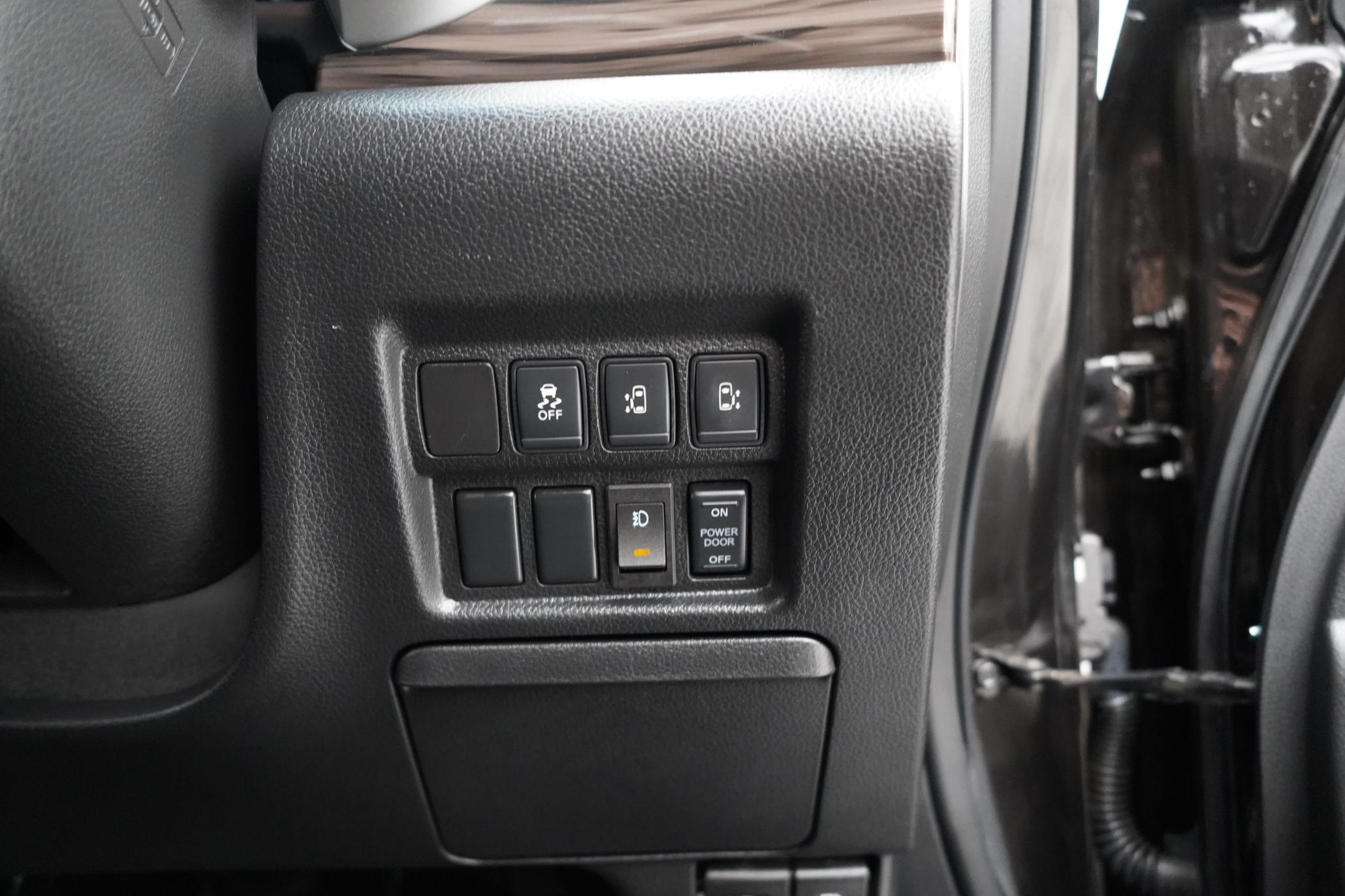 Nissan Elgrand HIGHWAY STAR