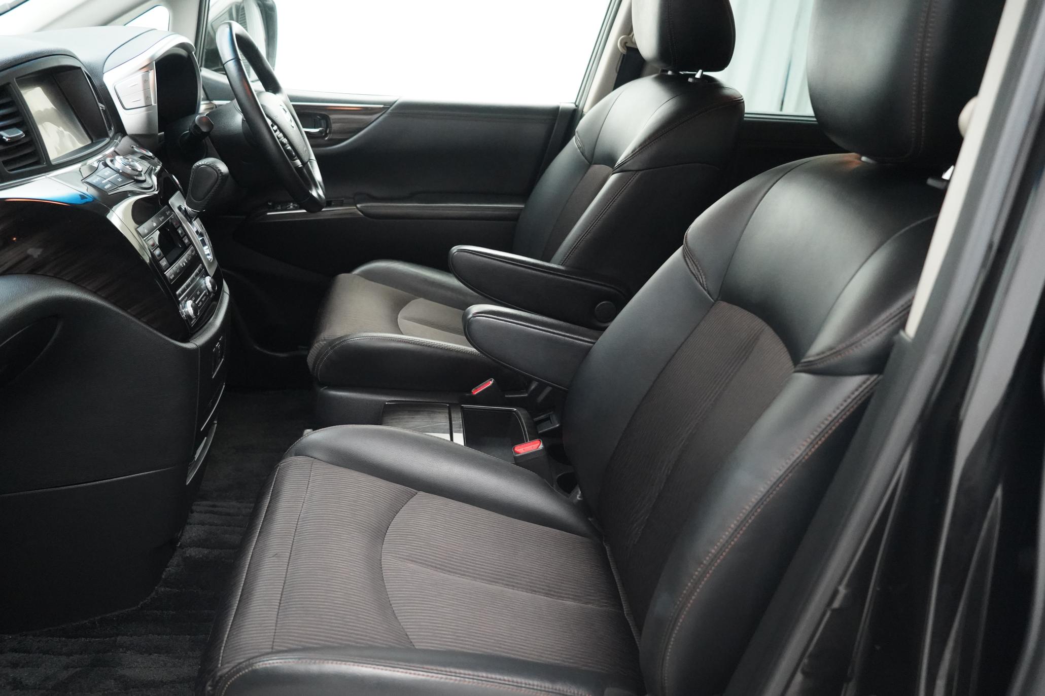 Nissan Elgrand HIGHWAY STAR