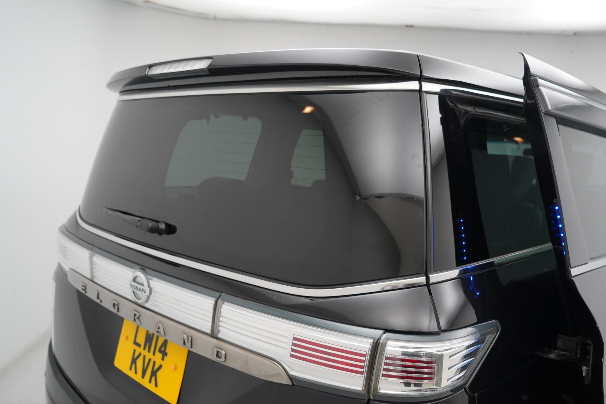 Nissan Elgrand HIGHWAY STAR