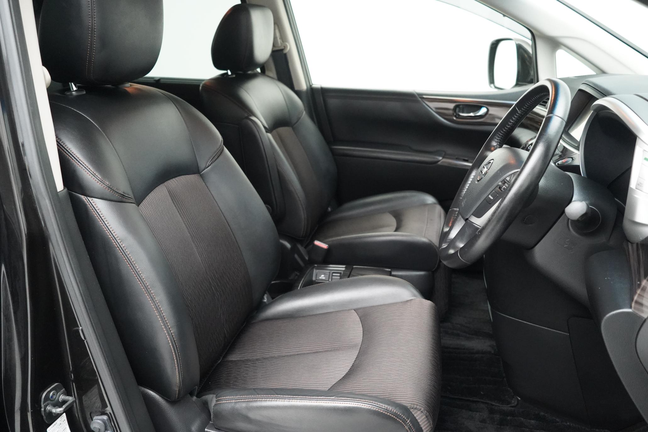 Nissan Elgrand HIGHWAY STAR