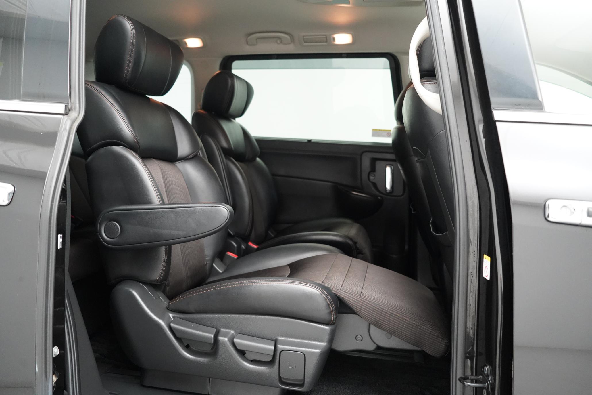 Nissan Elgrand HIGHWAY STAR