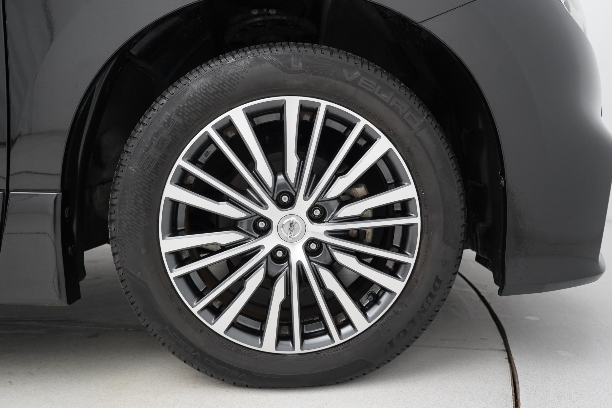 Nissan Elgrand HIGHWAY STAR