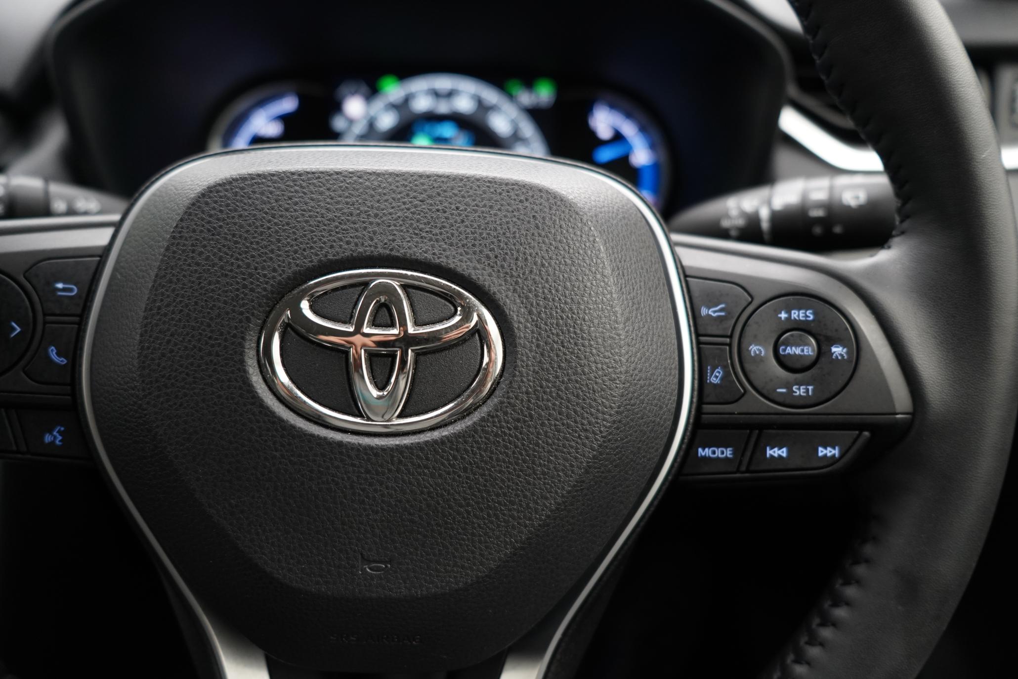Toyota RAV4 2.5 VVT-h GPF Design SUV 5dr Petrol Hybrid CVT Euro 6 (s/s) (218 ps)