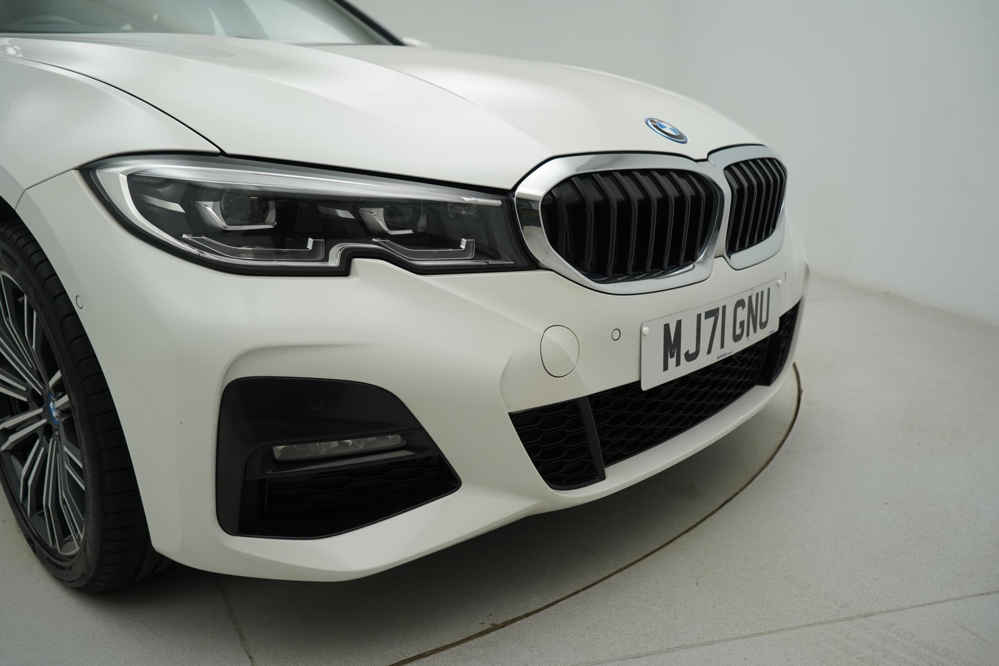 BMW 3 Series 2.0 330e 12kWh M Sport Touring 5dr Petrol Plug-in Hybrid Auto Euro 6 (s/s) (292 ps)