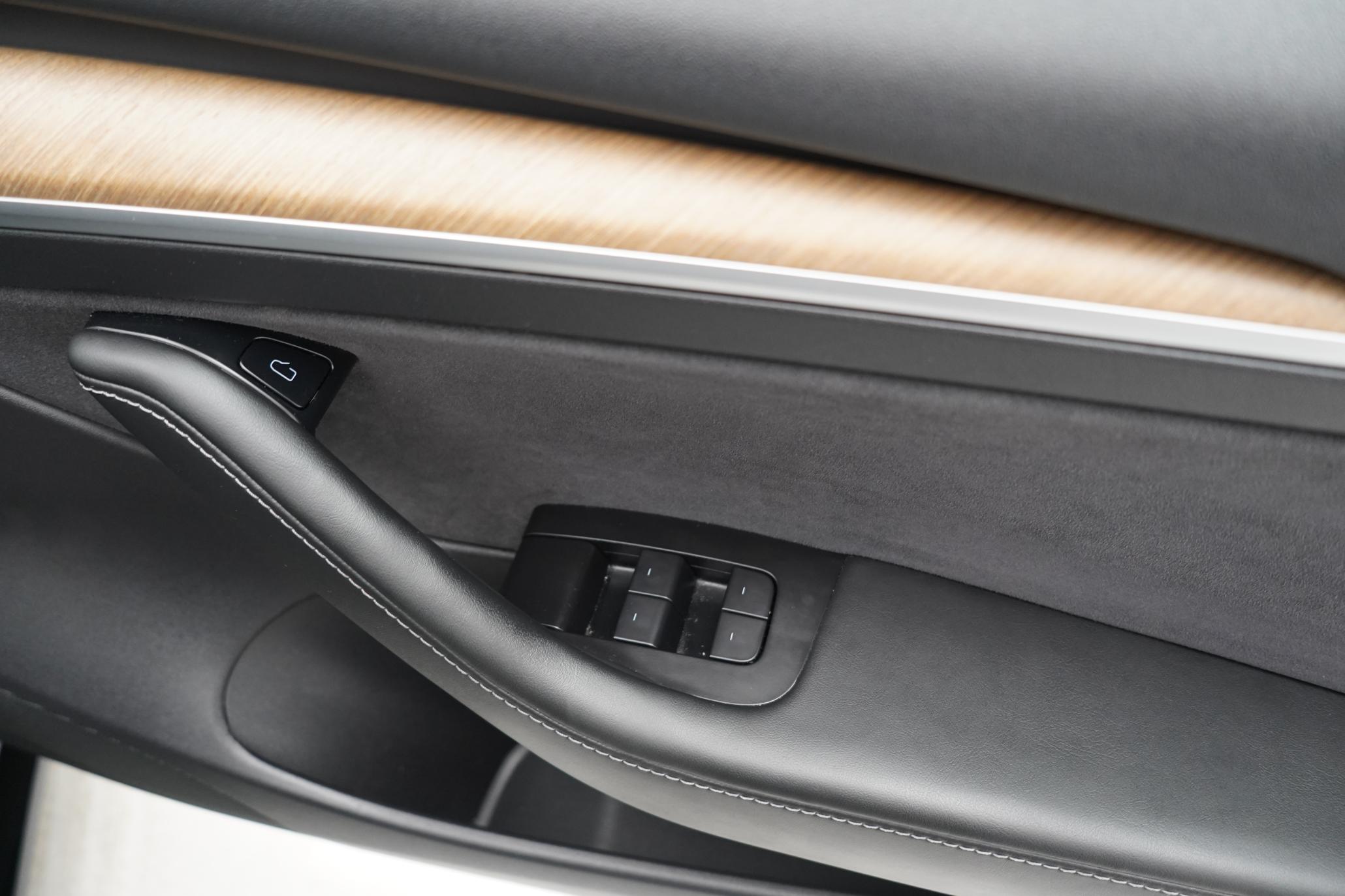 Tesla Model 3 Standard Range Plus Saloon 4dr Electric Auto RWD (241 bhp)