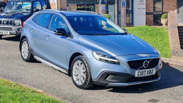 Volvo V40 Cross Country 2.0 D2 Pro Hatchback 5dr Diesel Manual Euro 6 (s/s) (120 ps)