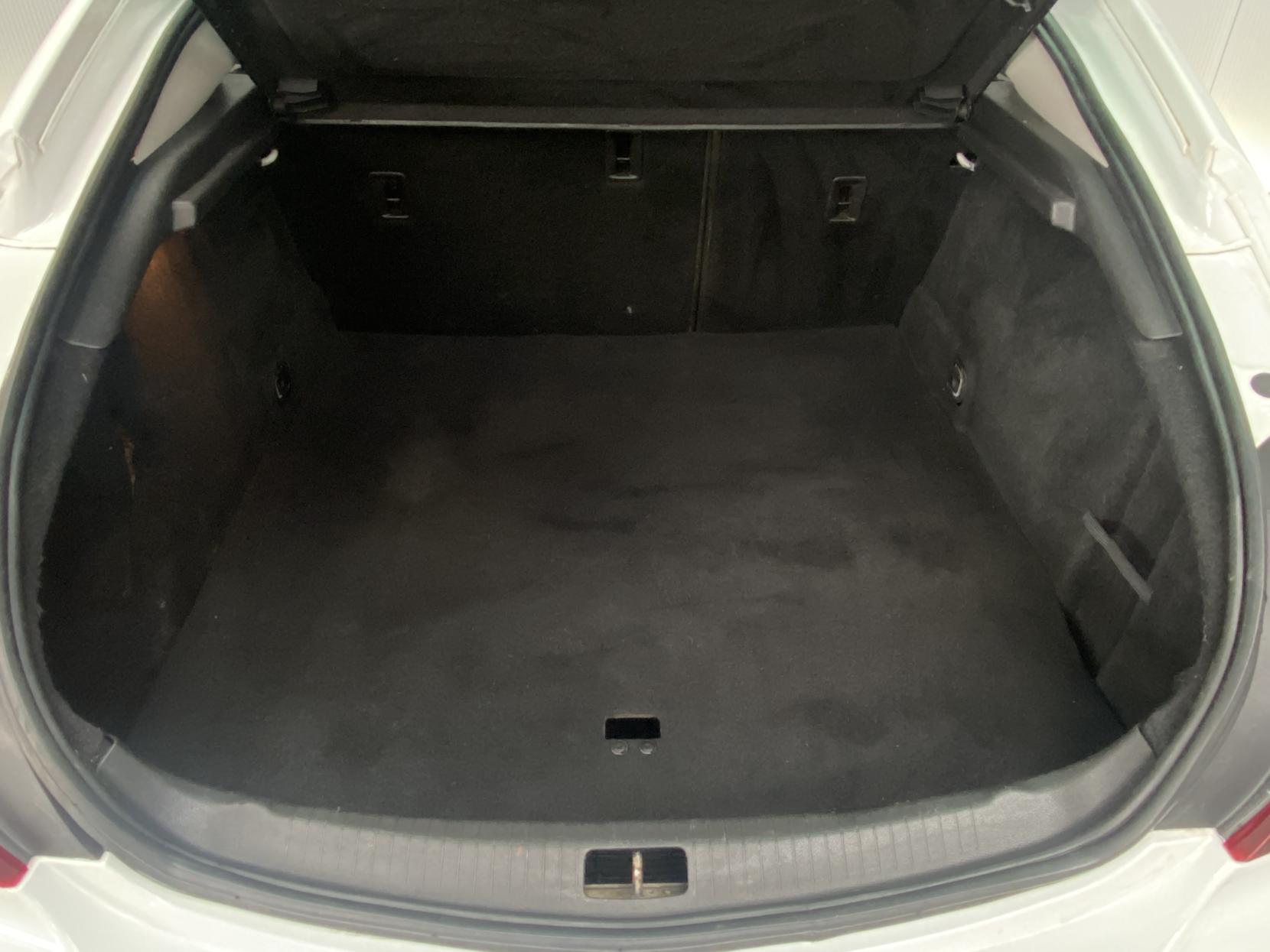 Vauxhall Insignia 2.0 CDTi SRi Nav Hatchback 5dr Diesel Manual Euro 6 (s/s) (170 ps)