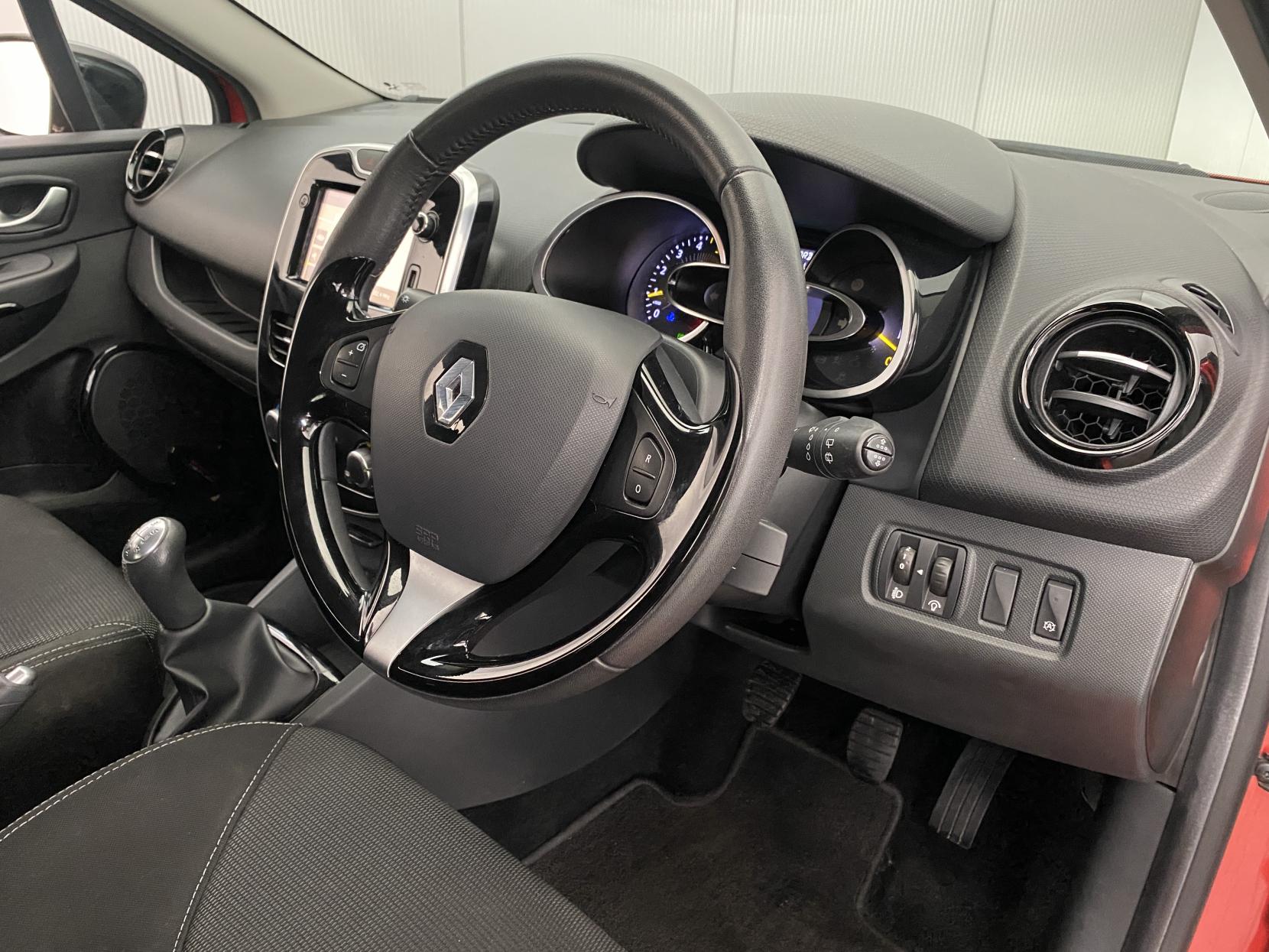 Renault Clio 1.5 dCi Dynamique Nav Hatchback 5dr Diesel Manual Euro 6 (s/s) (90 ps)