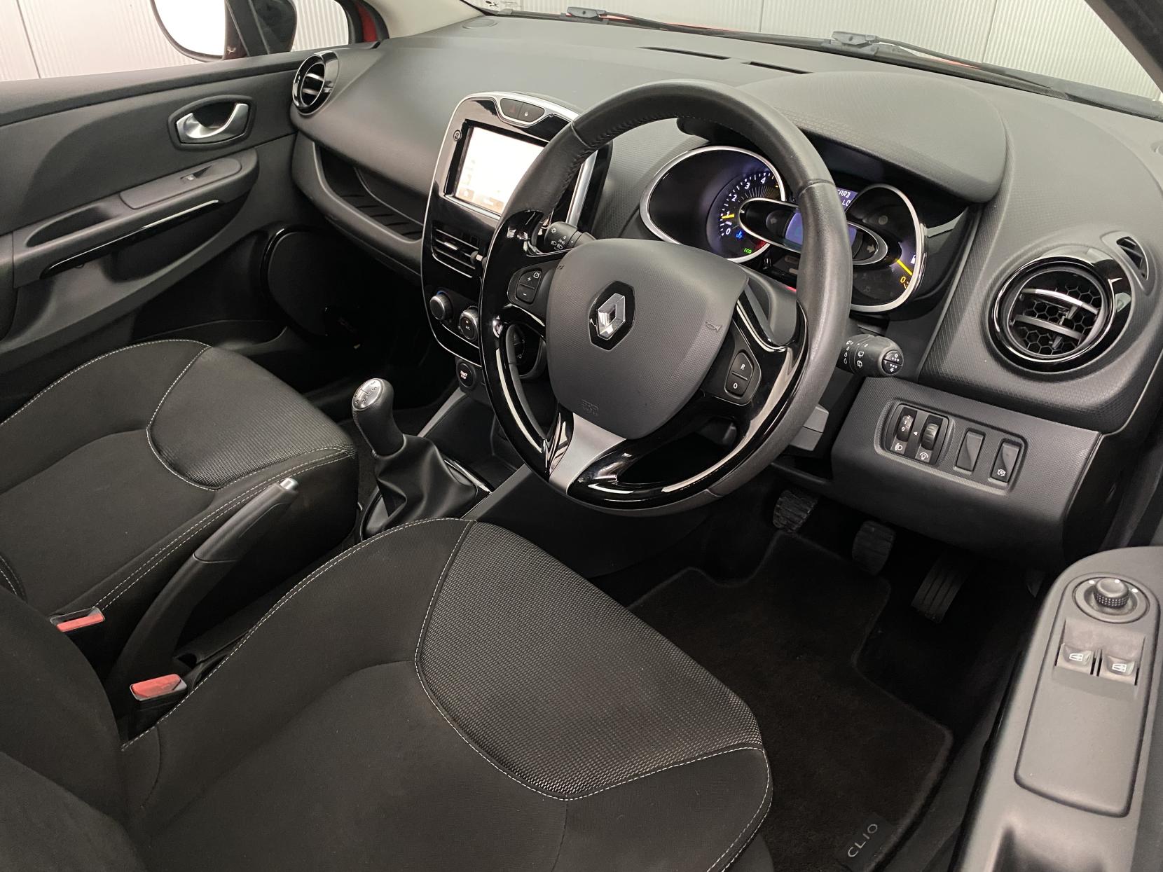 Renault Clio 1.5 dCi Dynamique Nav Hatchback 5dr Diesel Manual Euro 6 (s/s) (90 ps)