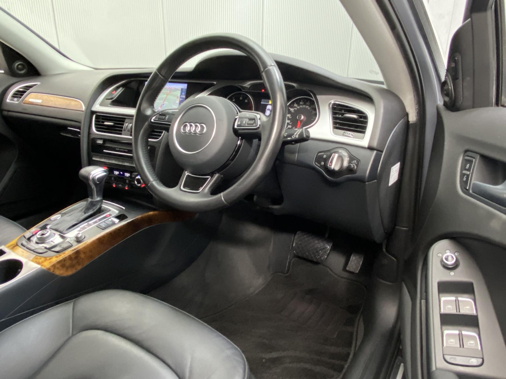 Audi A4 Avant 2.0 TFSI SE Estate 5dr Petrol S Tronic quattro Euro 5 (s/s) (211 ps)
