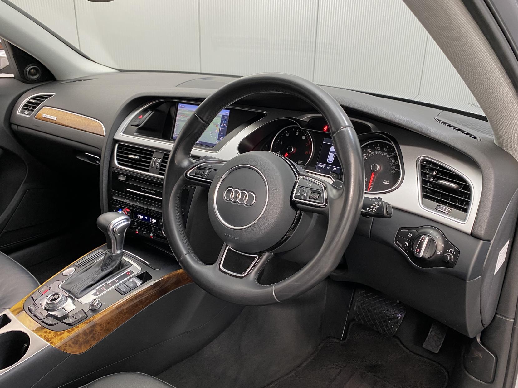 Audi A4 Avant 2.0 TFSI SE Estate 5dr Petrol S Tronic quattro Euro 5 (s/s) (211 ps)