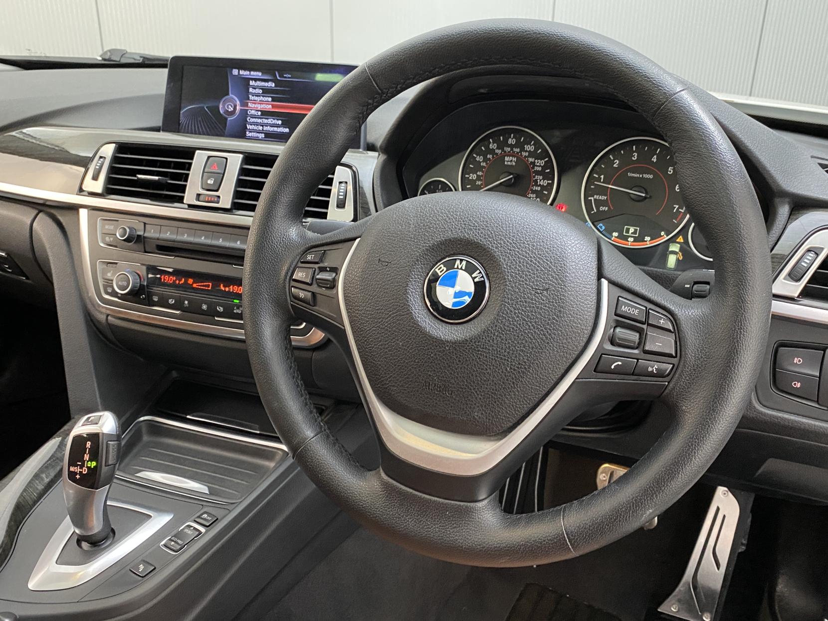 BMW 3 Series 3.0 335i Luxury Touring 5dr Petrol Auto Euro 5 (s/s) (306 ps)