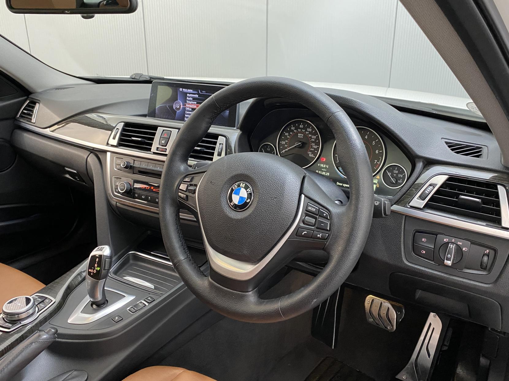 BMW 3 Series 3.0 335i Luxury Touring 5dr Petrol Auto Euro 5 (s/s) (306 ps)
