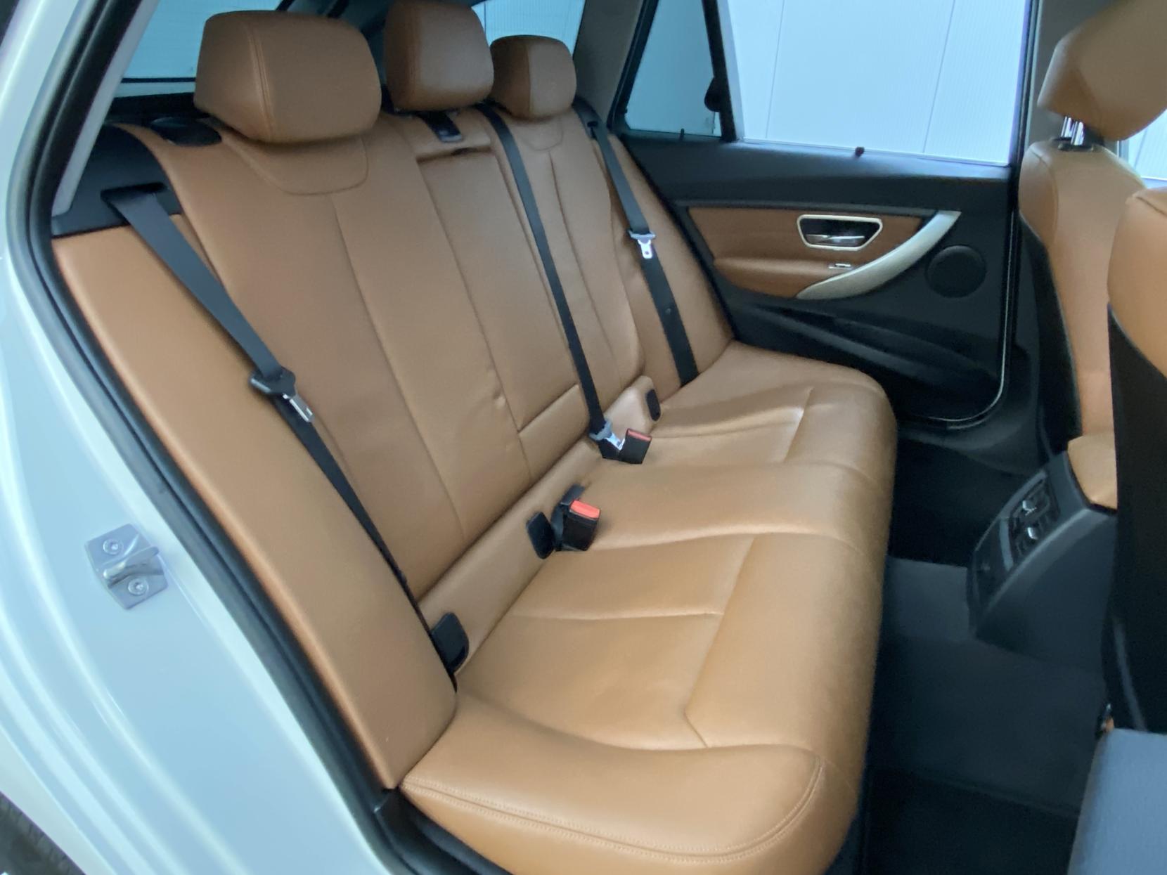 BMW 3 Series 3.0 335i Luxury Touring 5dr Petrol Auto Euro 5 (s/s) (306 ps)