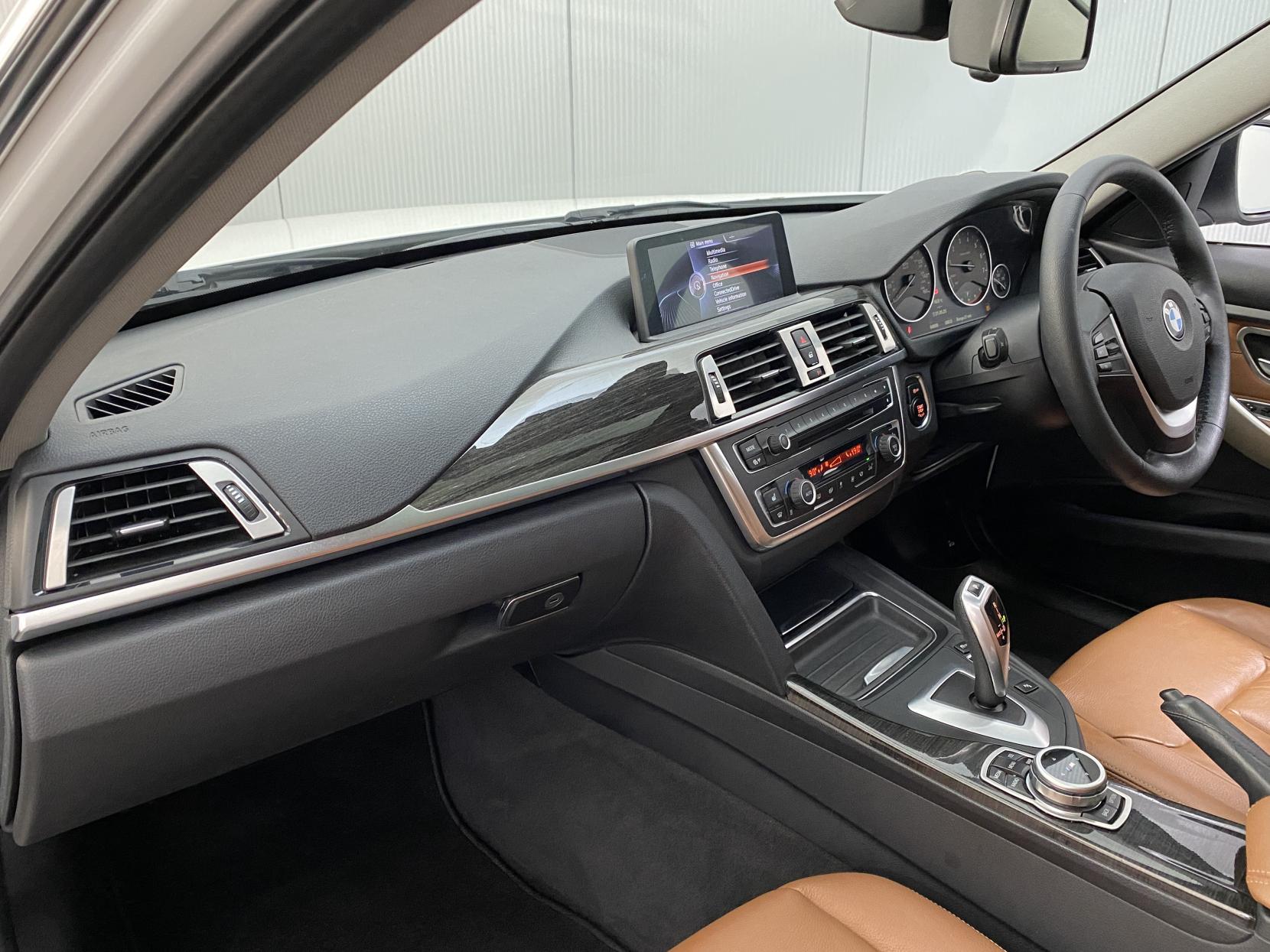 BMW 3 Series 3.0 335i Luxury Touring 5dr Petrol Auto Euro 5 (s/s) (306 ps)