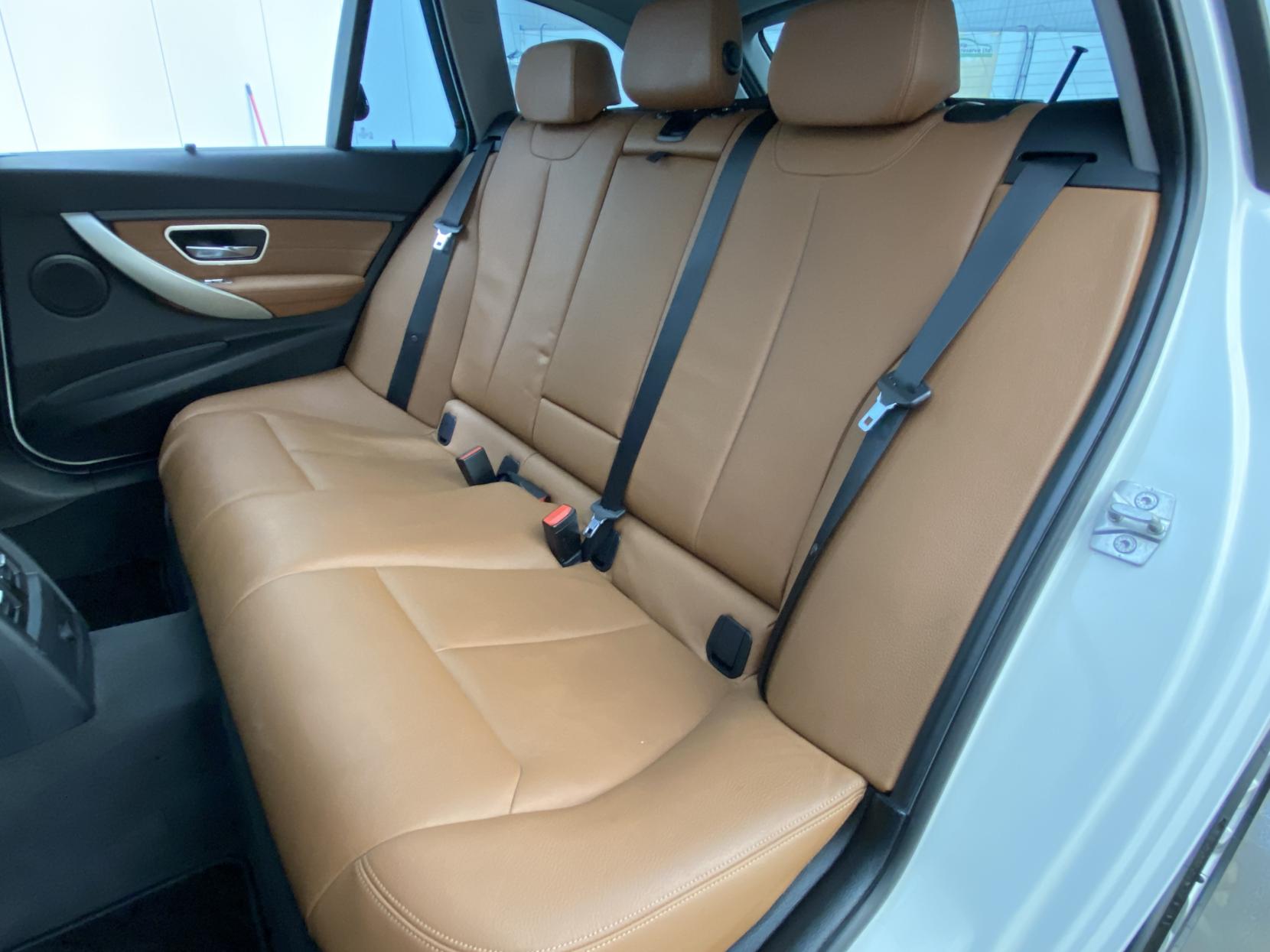 BMW 3 Series 3.0 335i Luxury Touring 5dr Petrol Auto Euro 5 (s/s) (306 ps)