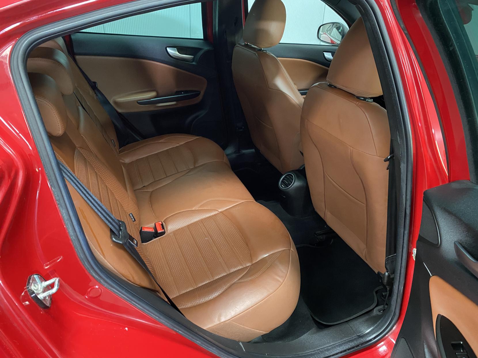 Alfa Romeo Giulietta 1.4 TB MultiAir QV Line Hatchback 5dr Petrol Manual Euro 6 (s/s) (170 bhp)