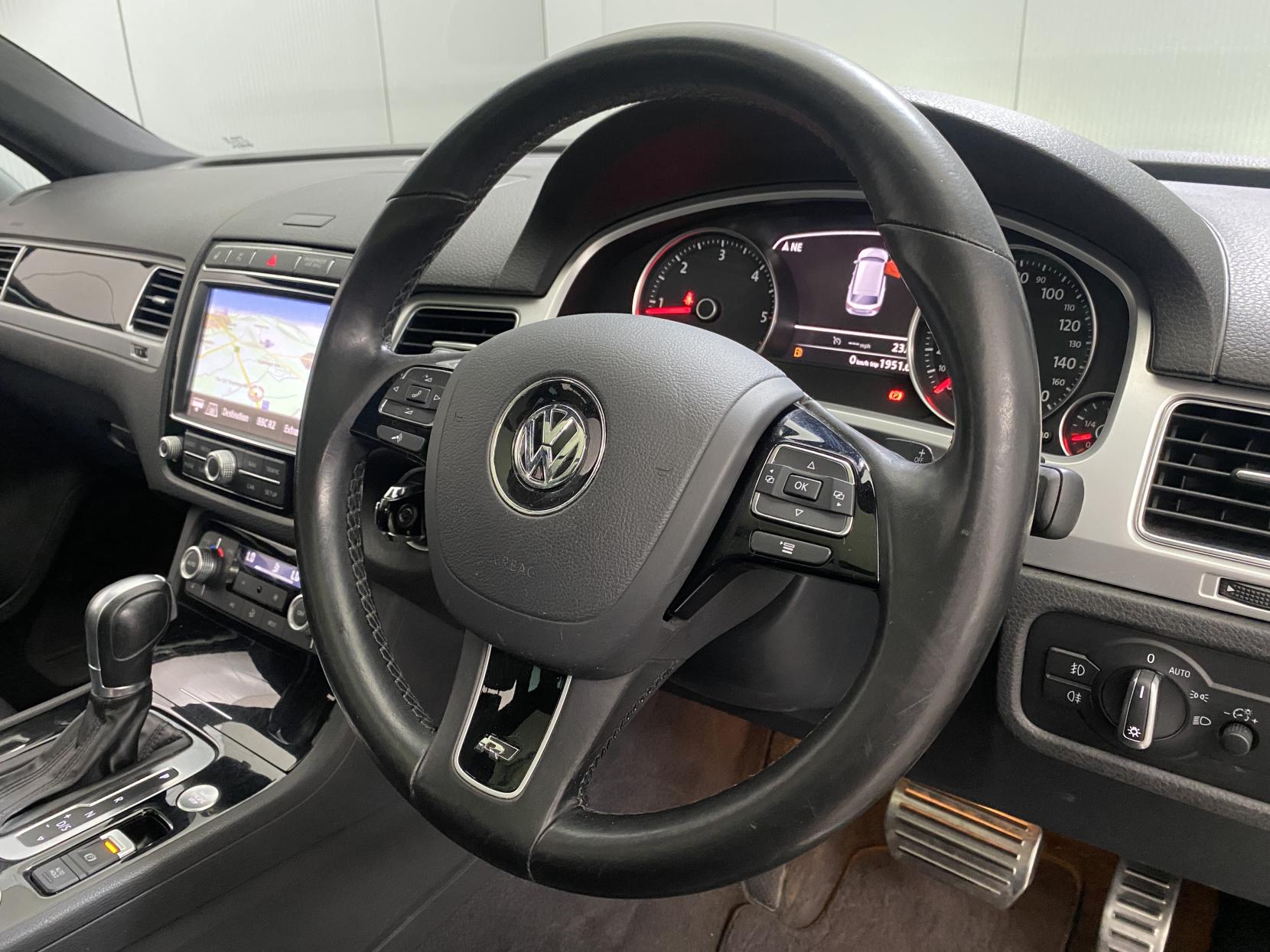 Volkswagen Touareg 3.0 TDI V6 R-Line Plus SUV 5dr Diesel Tiptronic 4WD Euro 6 (s/s) (262 ps)