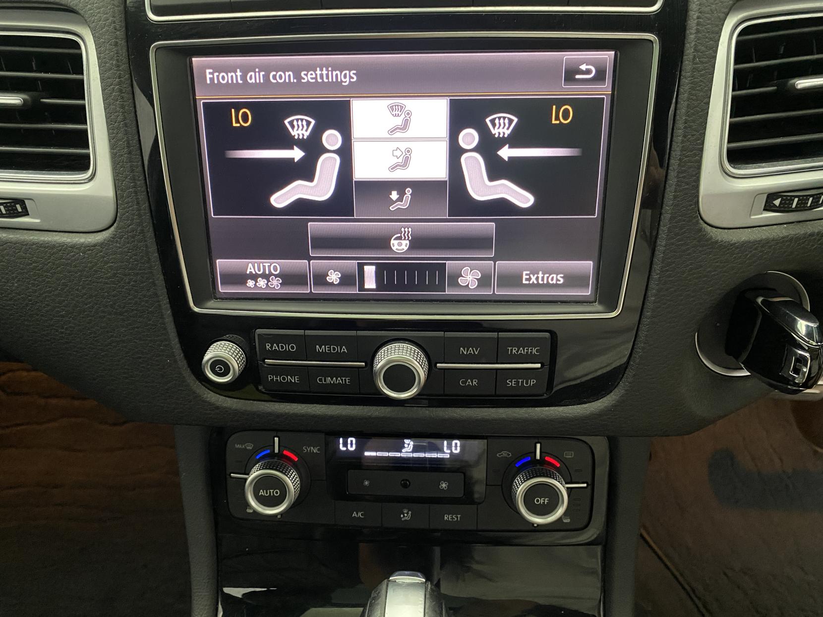 Volkswagen Touareg 3.0 TDI V6 R-Line Plus SUV 5dr Diesel Tiptronic 4WD Euro 6 (s/s) (262 ps)