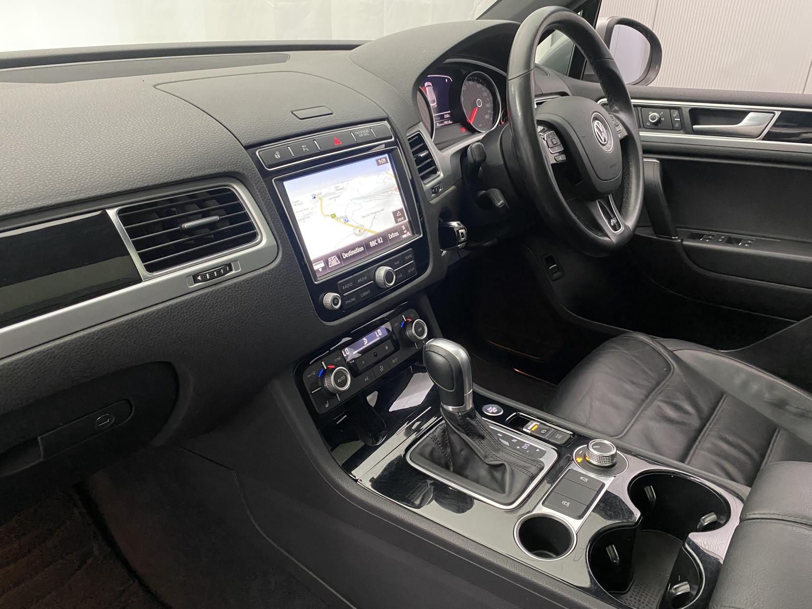Volkswagen Touareg 3.0 TDI V6 R-Line Plus SUV 5dr Diesel Tiptronic 4WD Euro 6 (s/s) (262 ps)