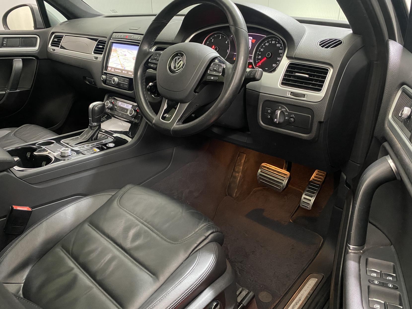 Volkswagen Touareg 3.0 TDI V6 R-Line Plus SUV 5dr Diesel Tiptronic 4WD Euro 6 (s/s) (262 ps)