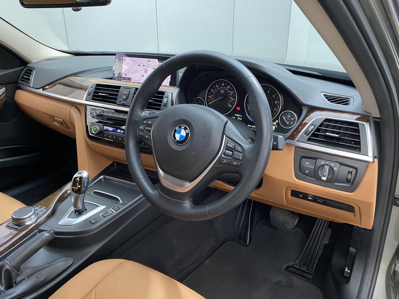 BMW 3 Series 2.0 320i Luxury Touring 5dr Petrol Auto Euro 6 (s/s) (184 ps)