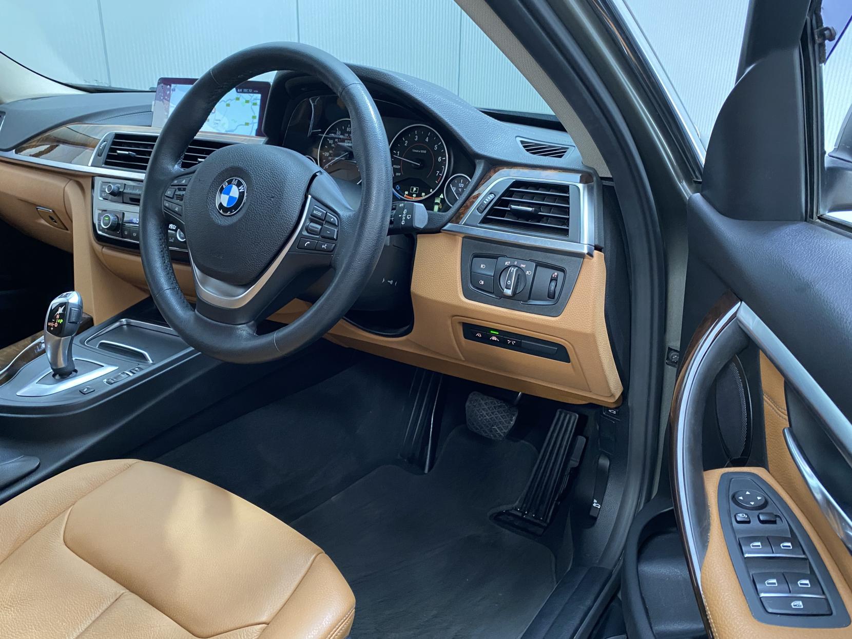 BMW 3 Series 2.0 320i Luxury Touring 5dr Petrol Auto Euro 6 (s/s) (184 ps)