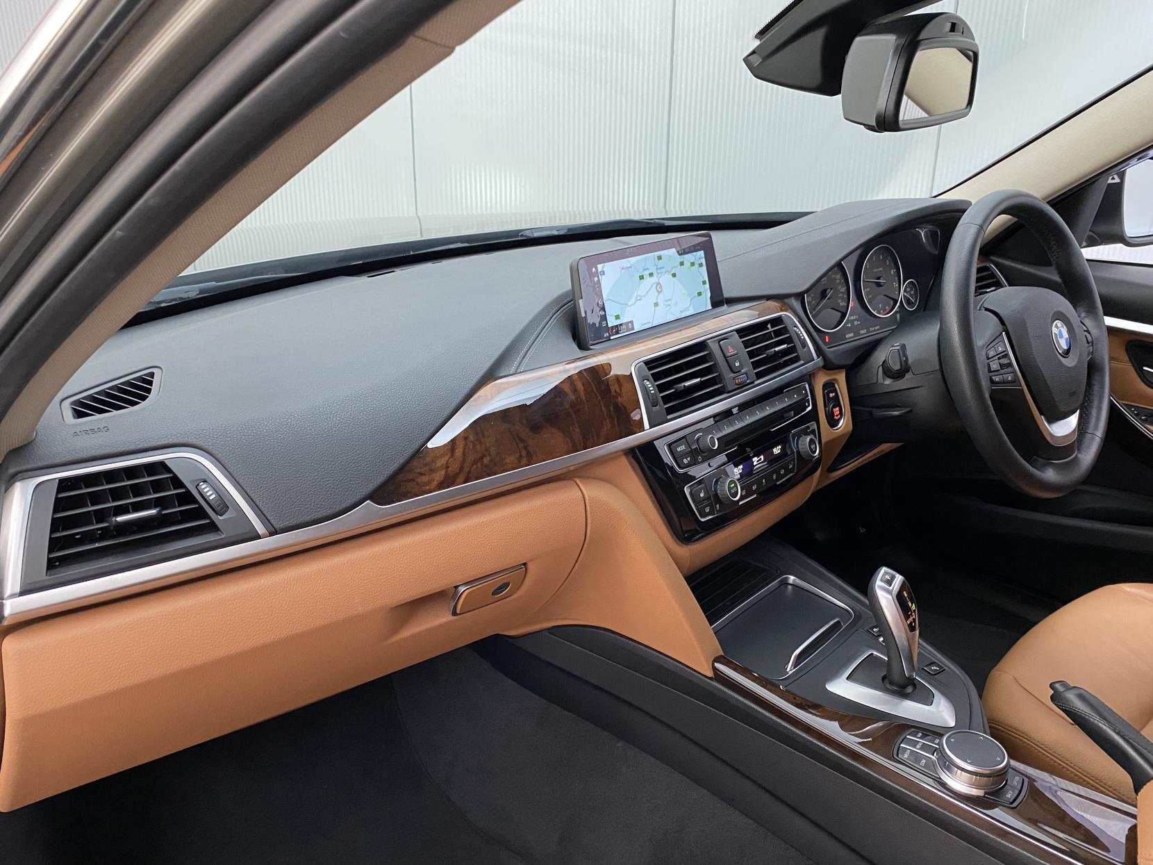 BMW 3 Series 2.0 320i Luxury Touring 5dr Petrol Auto Euro 6 (s/s) (184 ps)