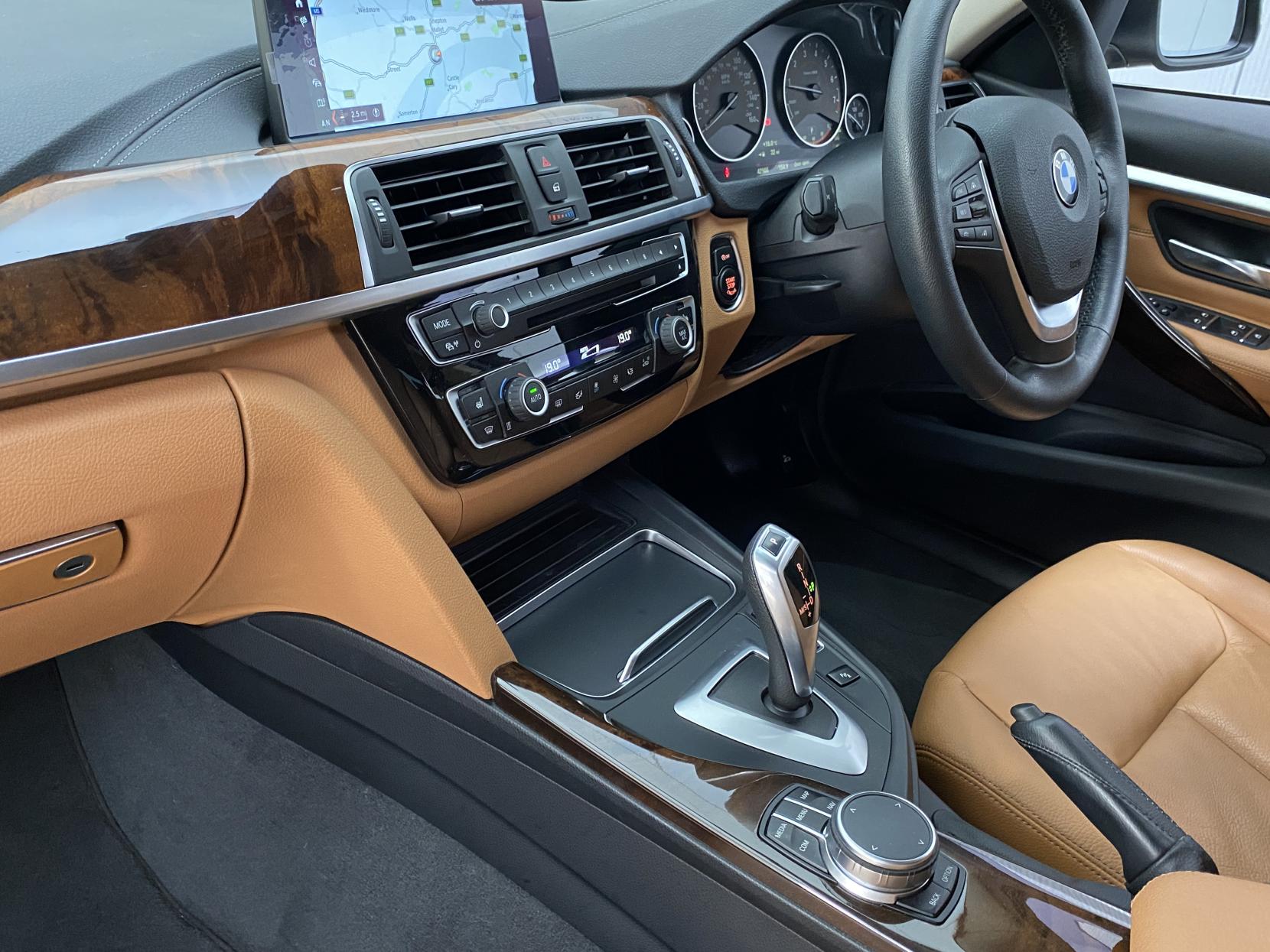 BMW 3 Series 2.0 320i Luxury Touring 5dr Petrol Auto Euro 6 (s/s) (184 ps)