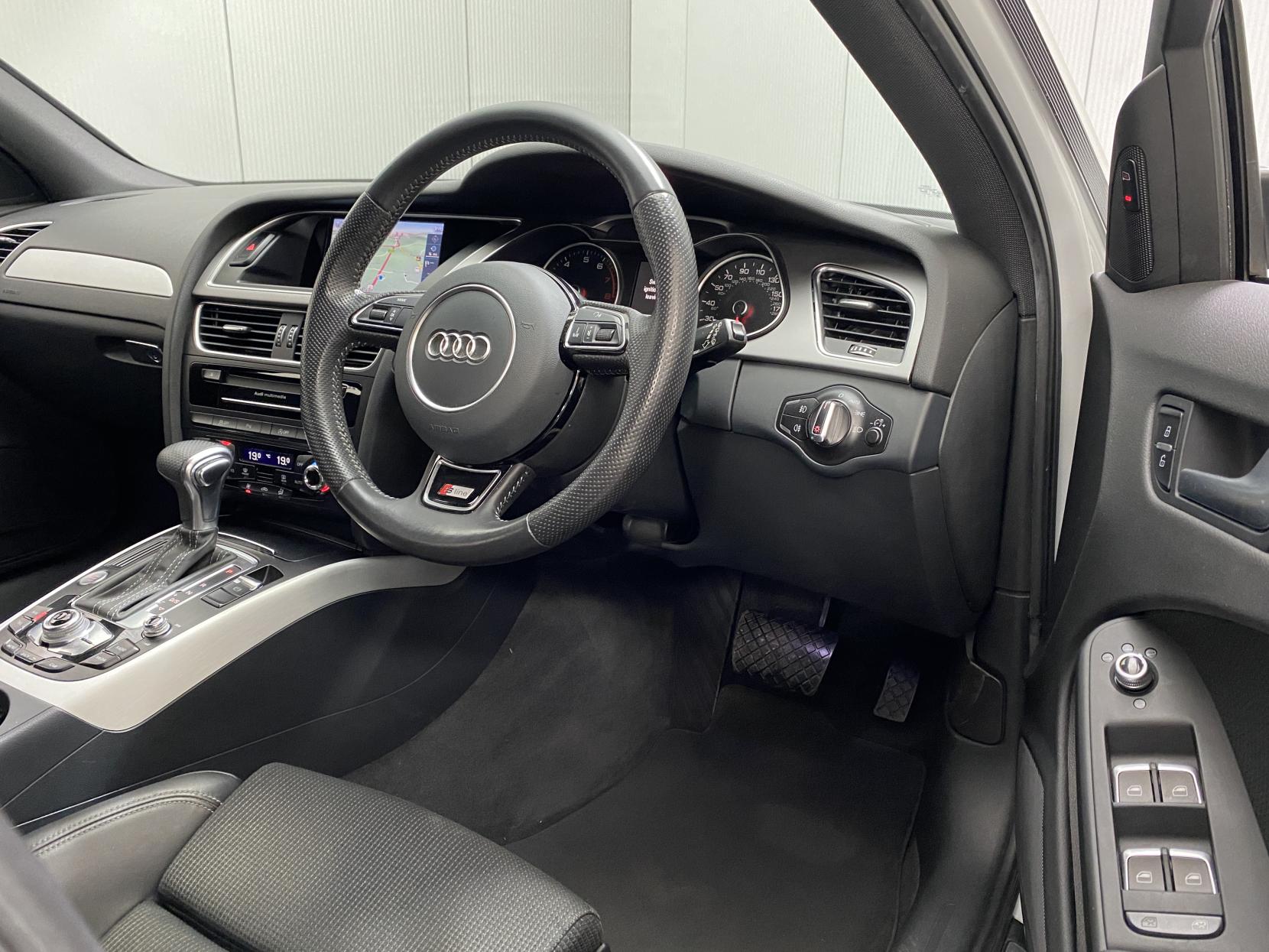 Audi A4 Avant 2.0 TFSI S line Estate 5dr Petrol Multitronic Euro 5 (s/s) (211 ps)