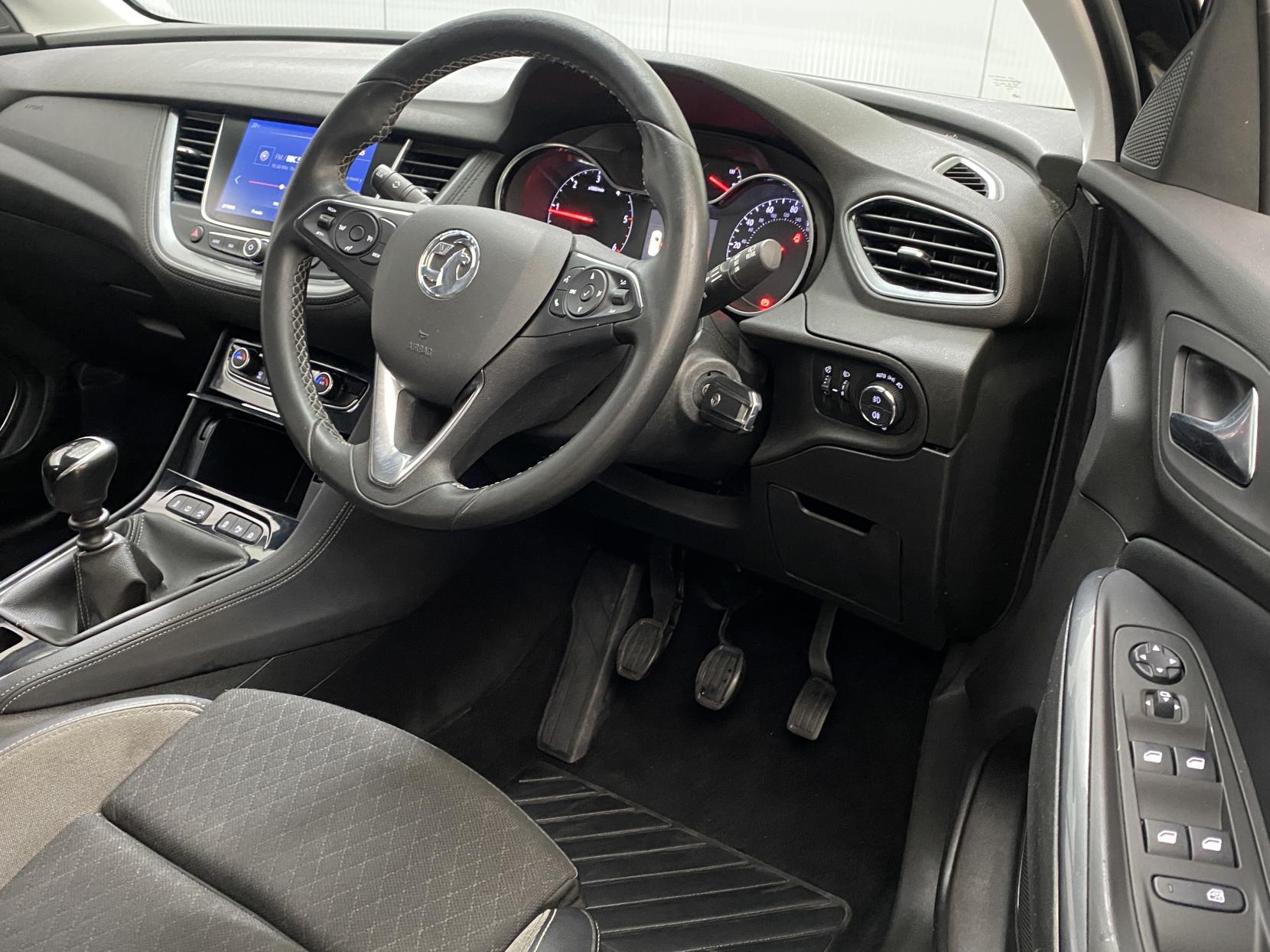 Vauxhall Grandland X 1.5 Turbo D BlueInjection Sport Nav SUV 5dr Diesel Manual Euro 6 (s/s) (130 ps)