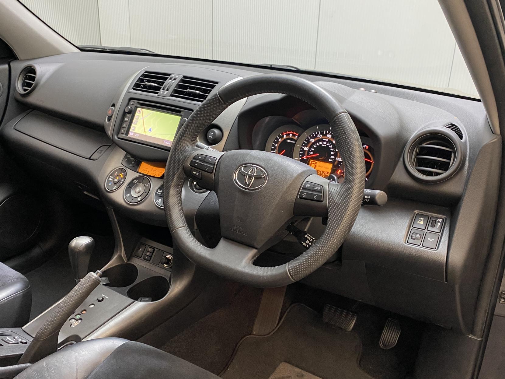 Toyota RAV4 2.2 D-CAT XT-R SUV 5dr Diesel Auto 4WD Euro 5 (150 ps)