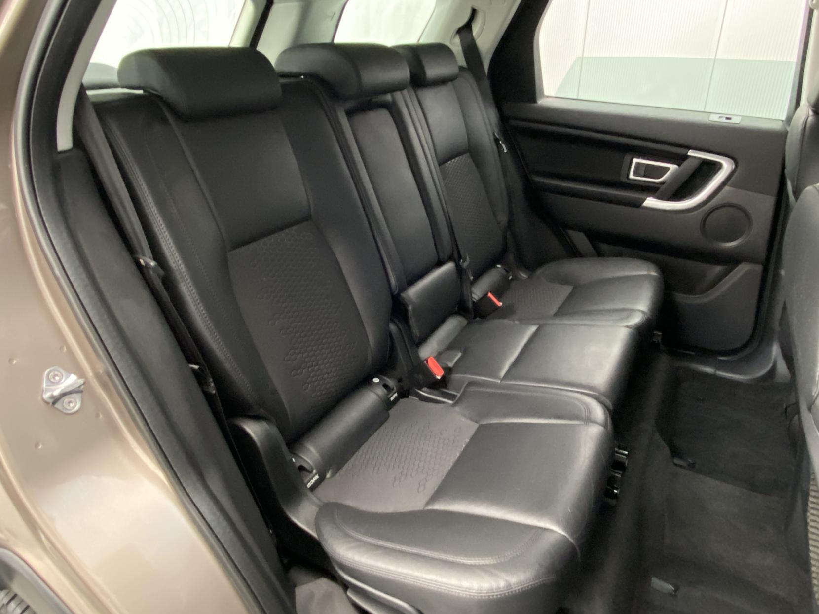 Land Rover Discovery Sport 2.0 TD4 SE Tech SUV 5dr Diesel Manual 4WD Euro 6 (s/s) (5 Seat) (150 ps)