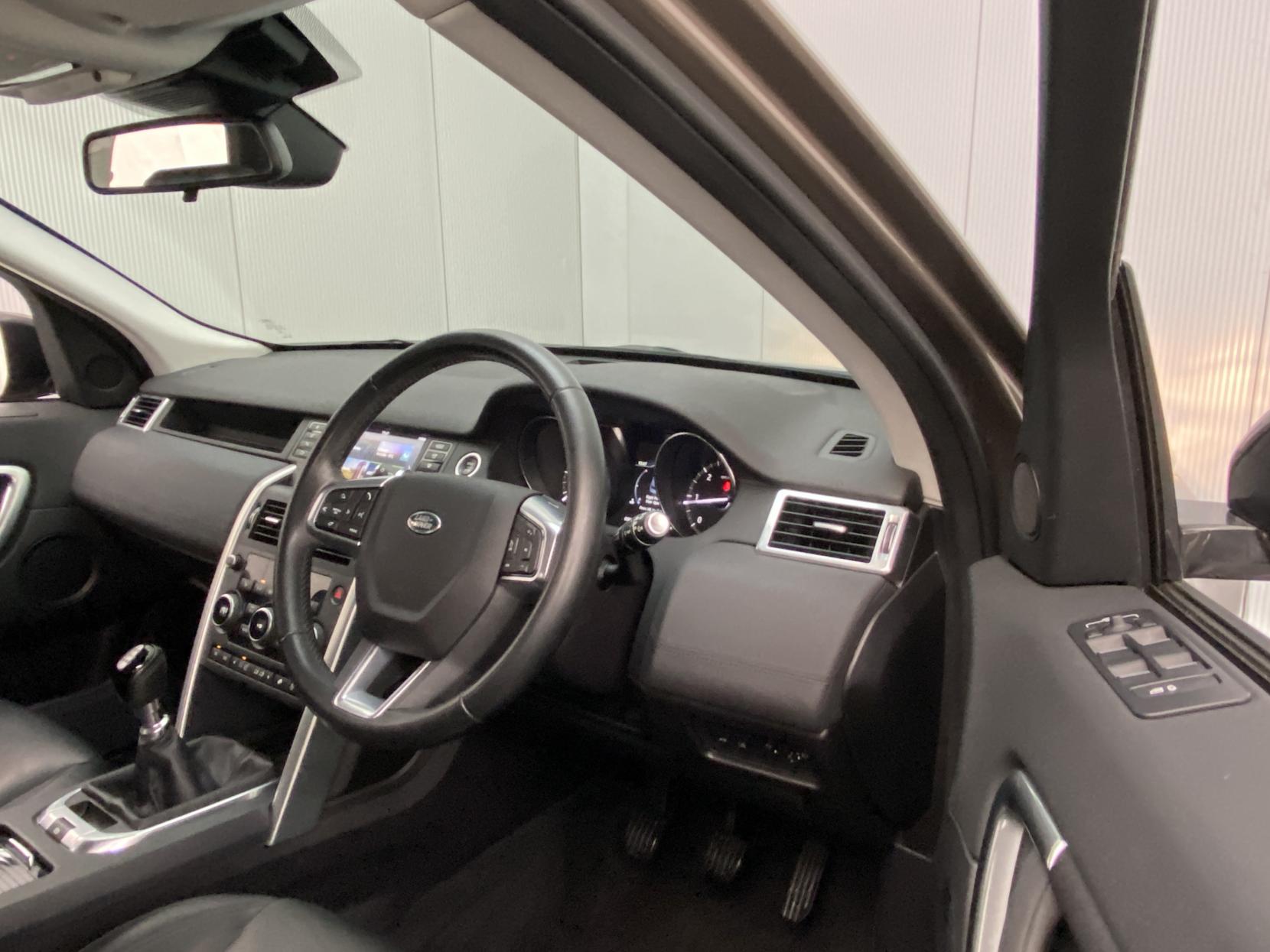 Land Rover Discovery Sport 2.0 TD4 SE Tech SUV 5dr Diesel Manual 4WD Euro 6 (s/s) (5 Seat) (150 ps)