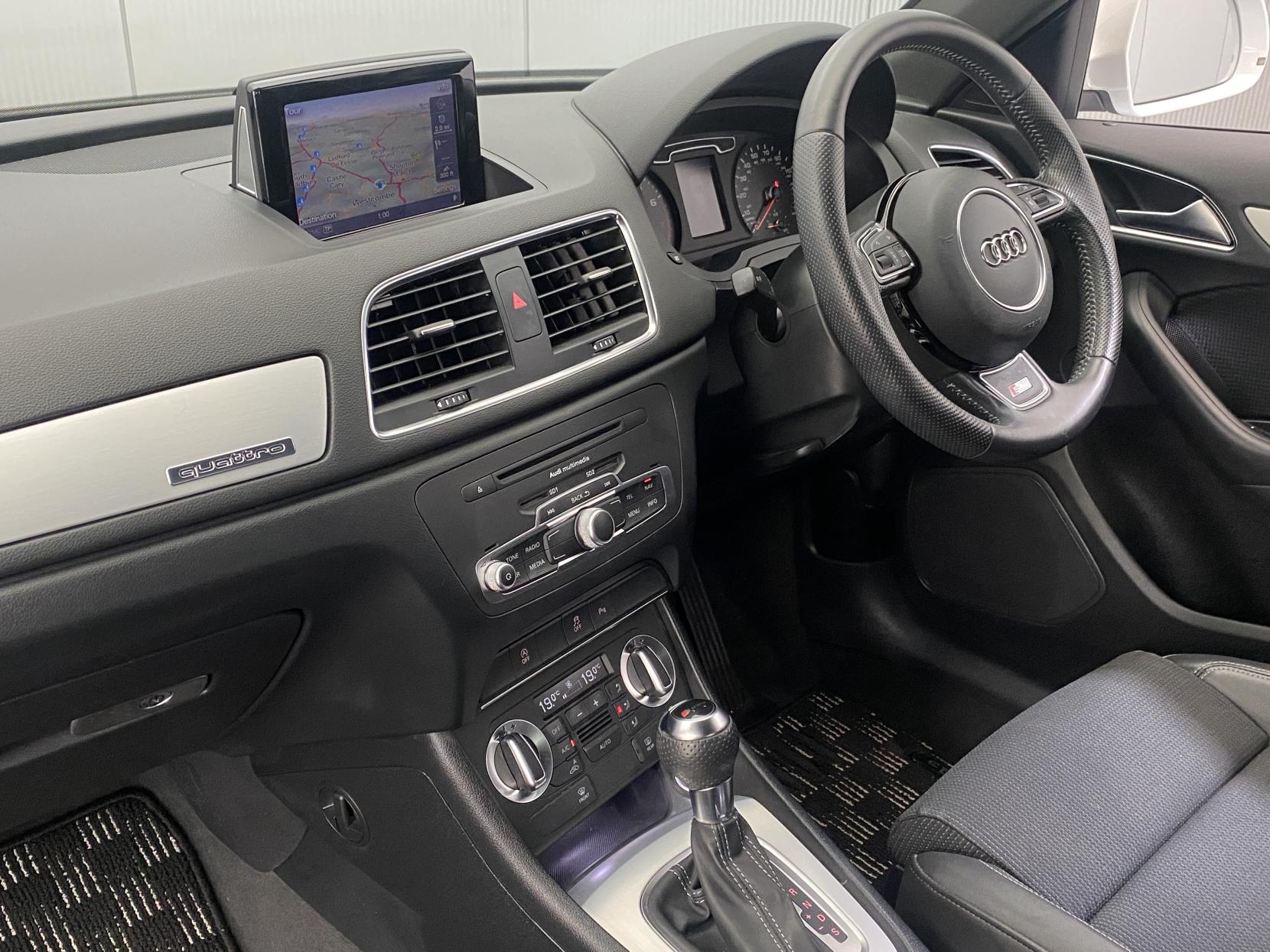 Audi Q3 2.0 TFSI S line SUV 5dr Petrol S Tronic quattro Euro 5 (s/s) (211 ps)