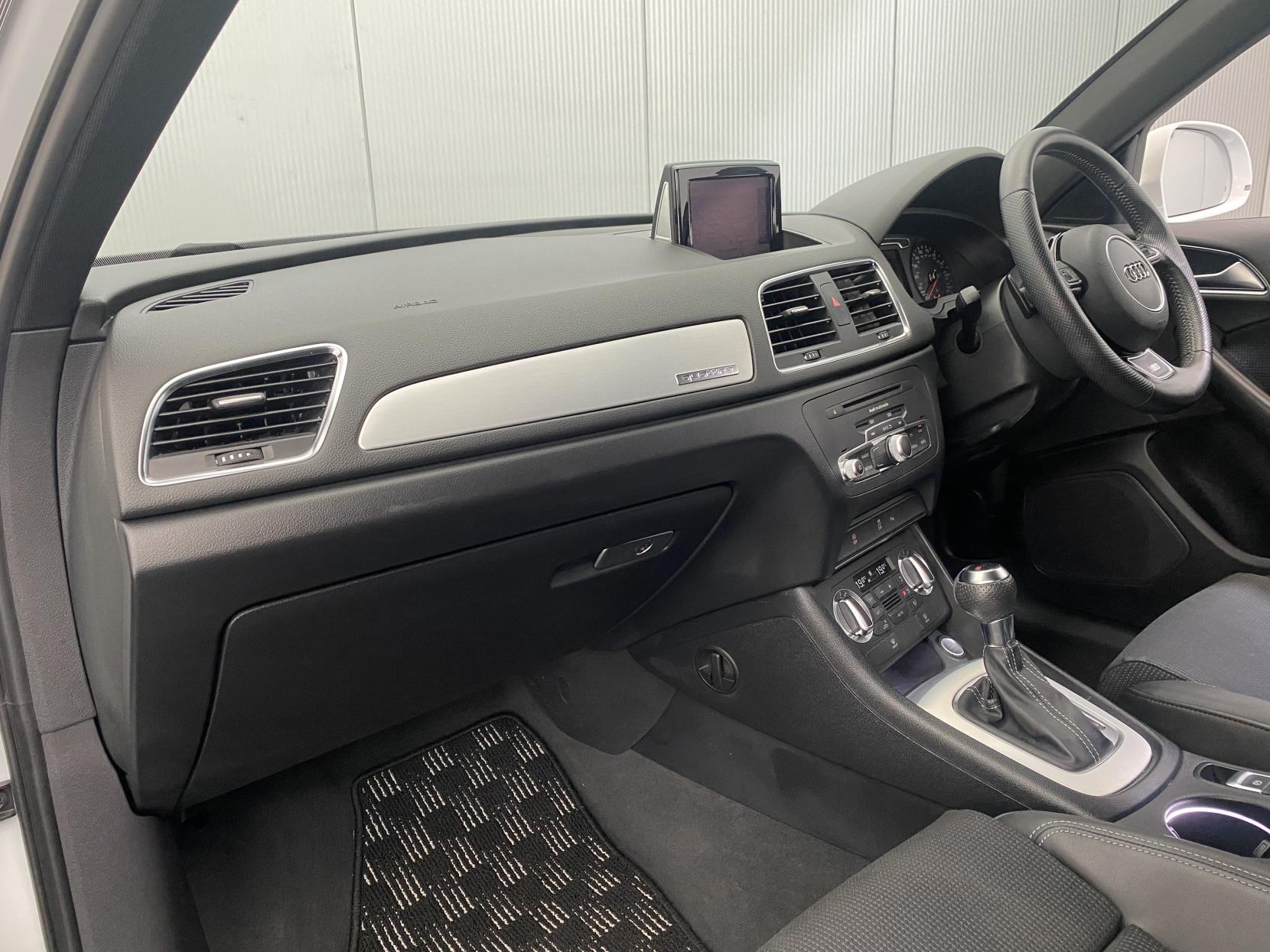 Audi Q3 2.0 TFSI S line SUV 5dr Petrol S Tronic quattro Euro 5 (s/s) (211 ps)
