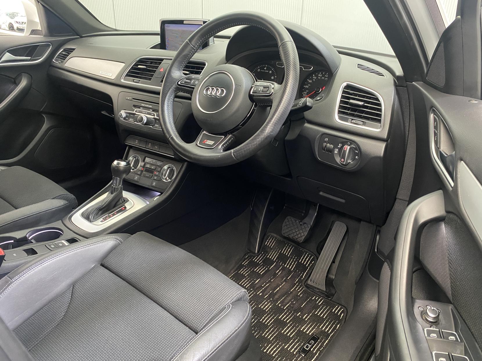 Audi Q3 2.0 TFSI S line SUV 5dr Petrol S Tronic quattro Euro 5 (s/s) (211 ps)