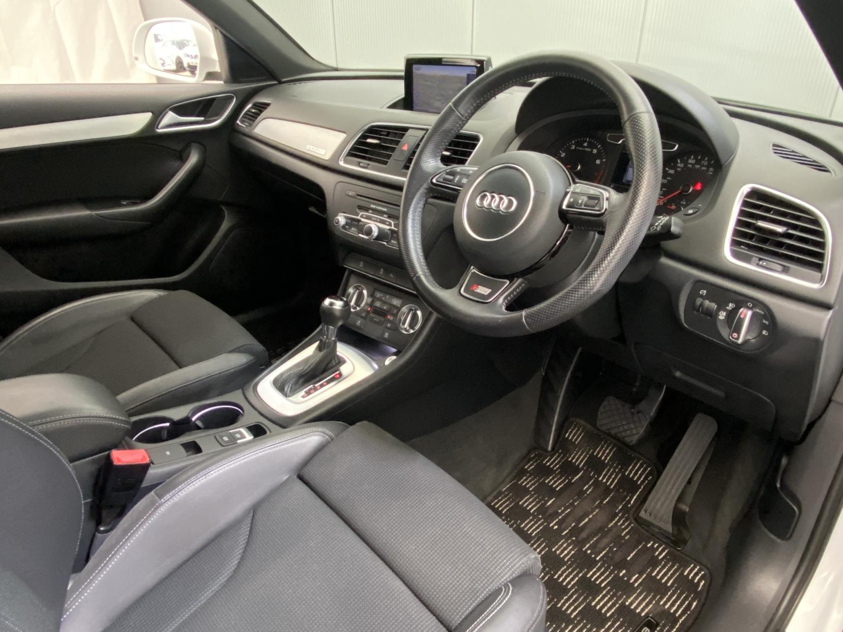 Audi Q3 2.0 TFSI S line SUV 5dr Petrol S Tronic quattro Euro 5 (s/s) (211 ps)