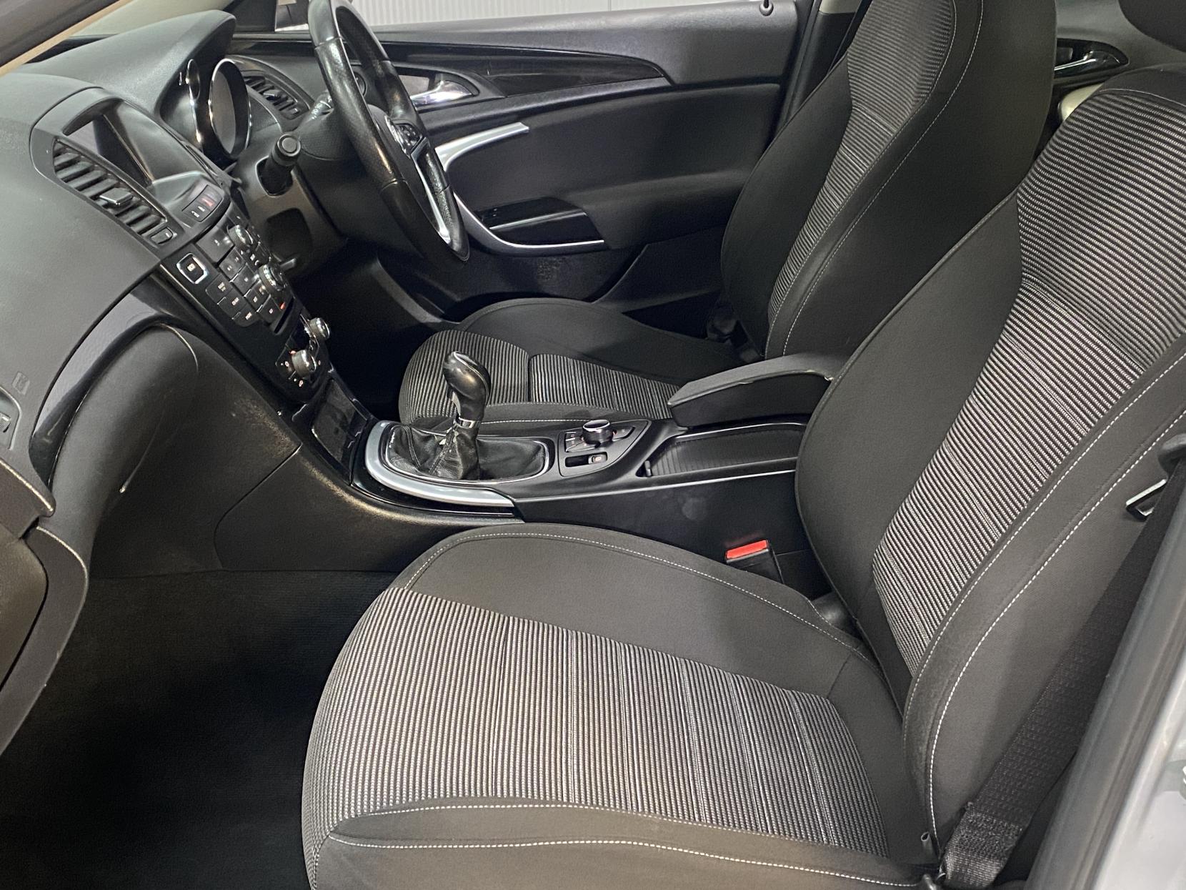Vauxhall Insignia 2.0 CDTi ecoFLEX SRi Nav Hatchback 5dr Diesel Manual Euro 5 (s/s) (130 ps)