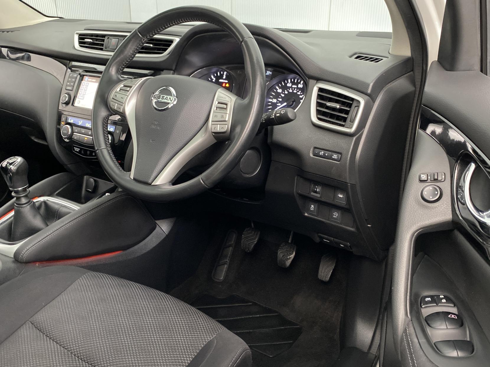 Nissan Qashqai 1.5 dCi N-Connecta SUV 5dr Diesel Manual 2WD Euro 6 (s/s) (110 ps)
