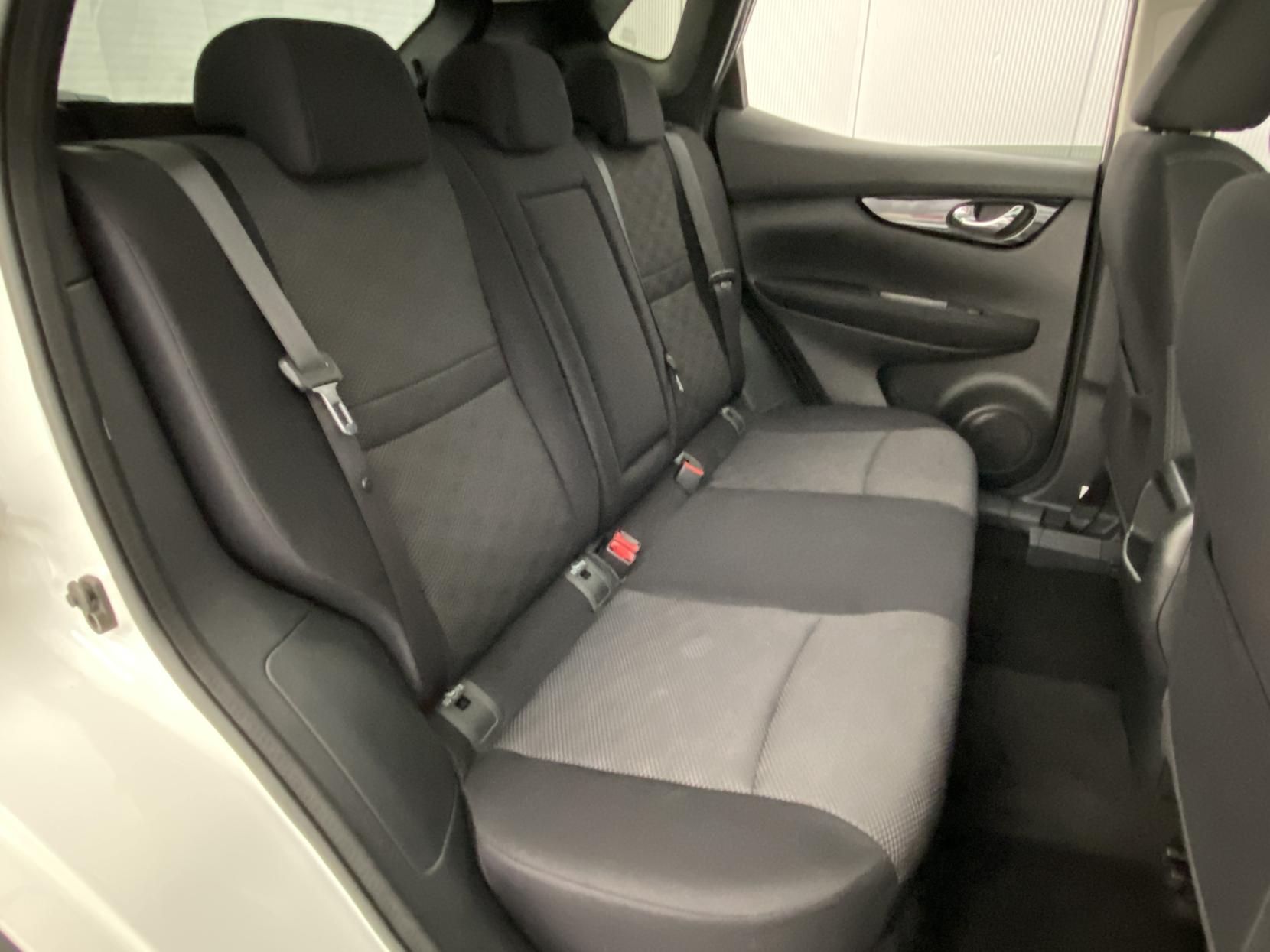 Nissan Qashqai 1.5 dCi N-Connecta SUV 5dr Diesel Manual 2WD Euro 6 (s/s) (110 ps)